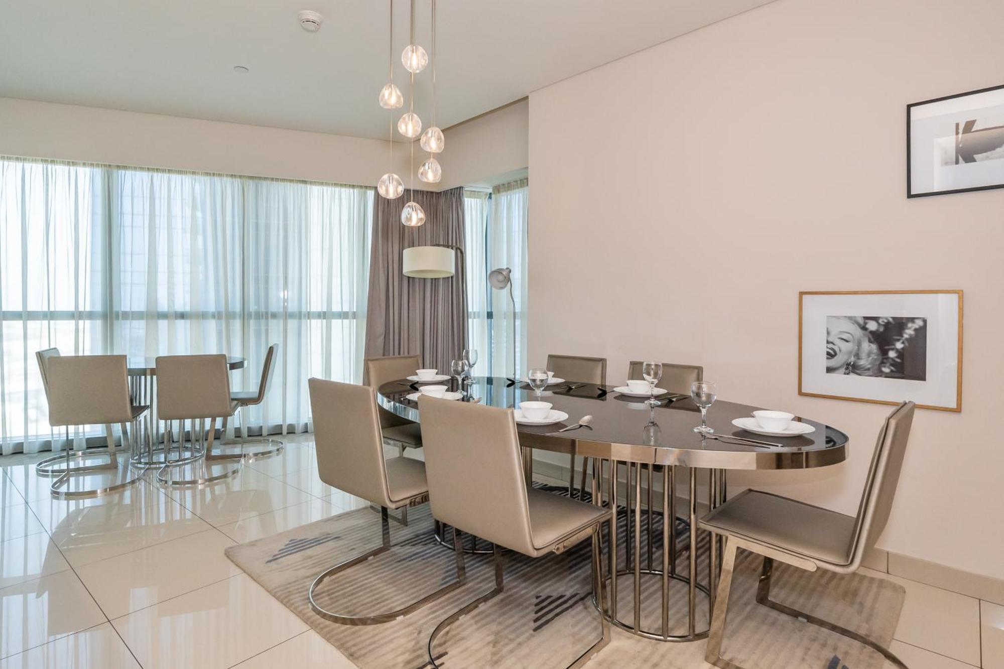 Luxury 2br With Burj Khalifa Views Pool & Gym Dubai