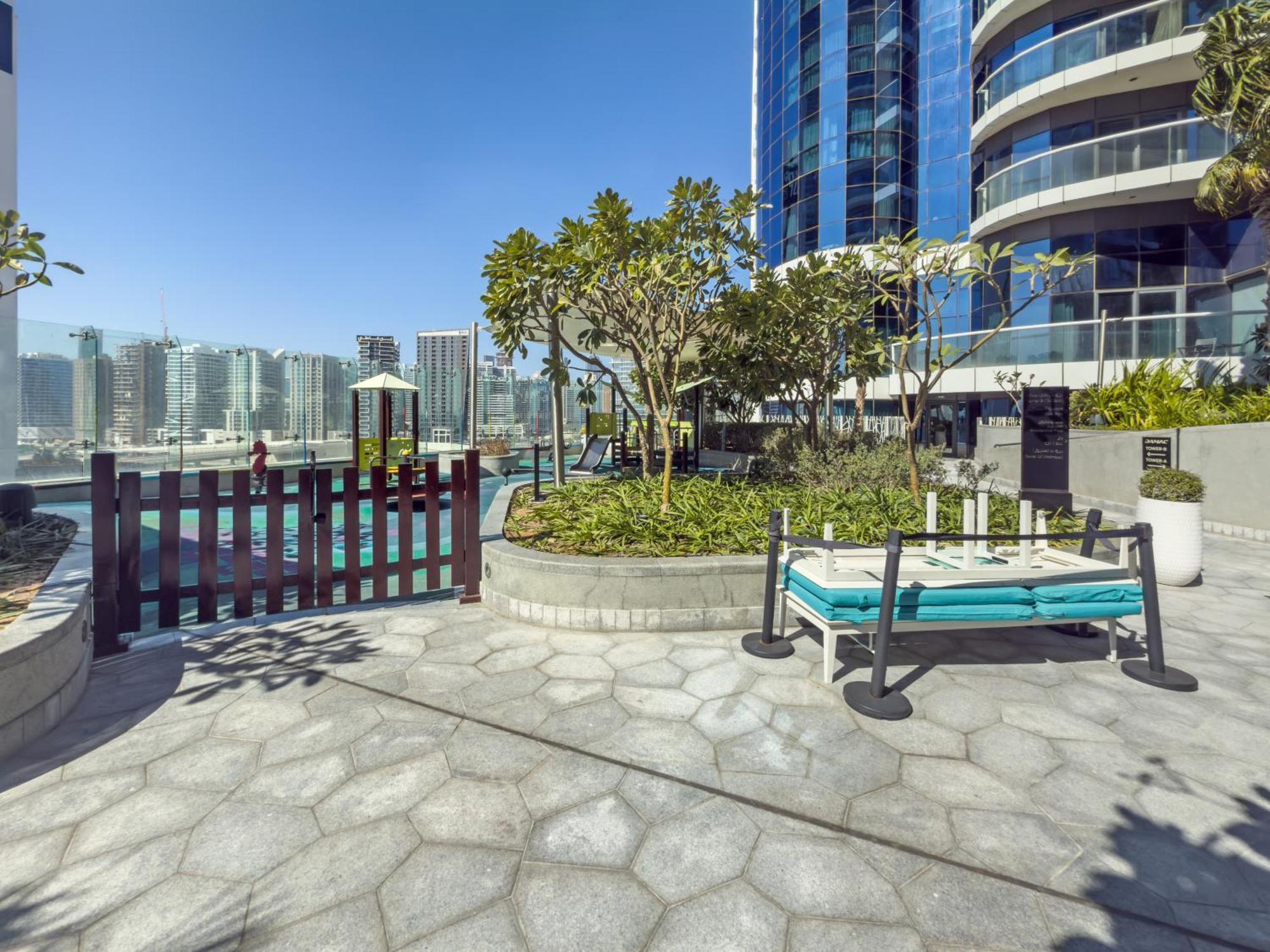 Luxury 2br With Burj Khalifa Views Pool & Gym
