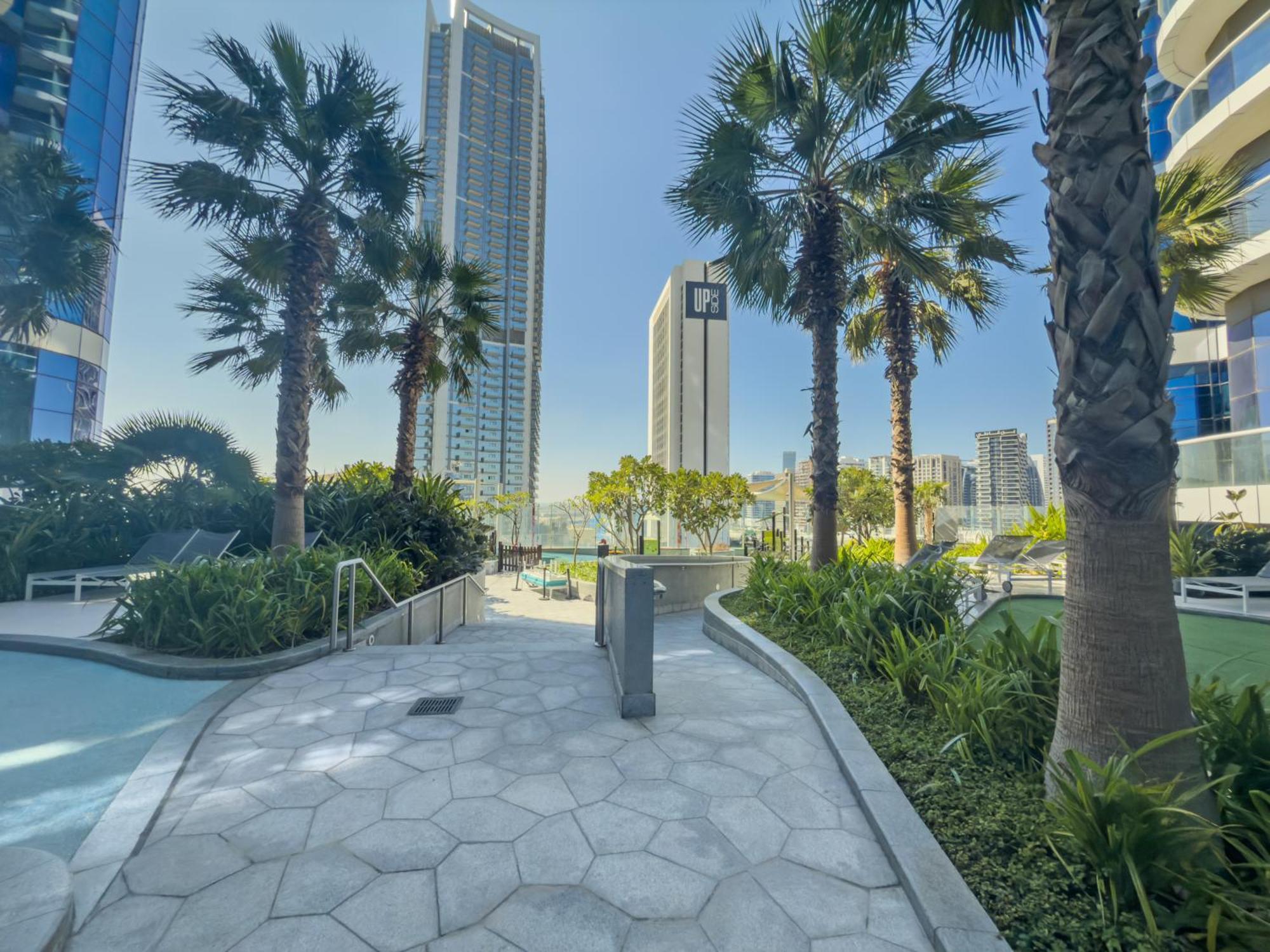 Luxury 2br With Burj Khalifa Views Pool & Gym Holiday home *
