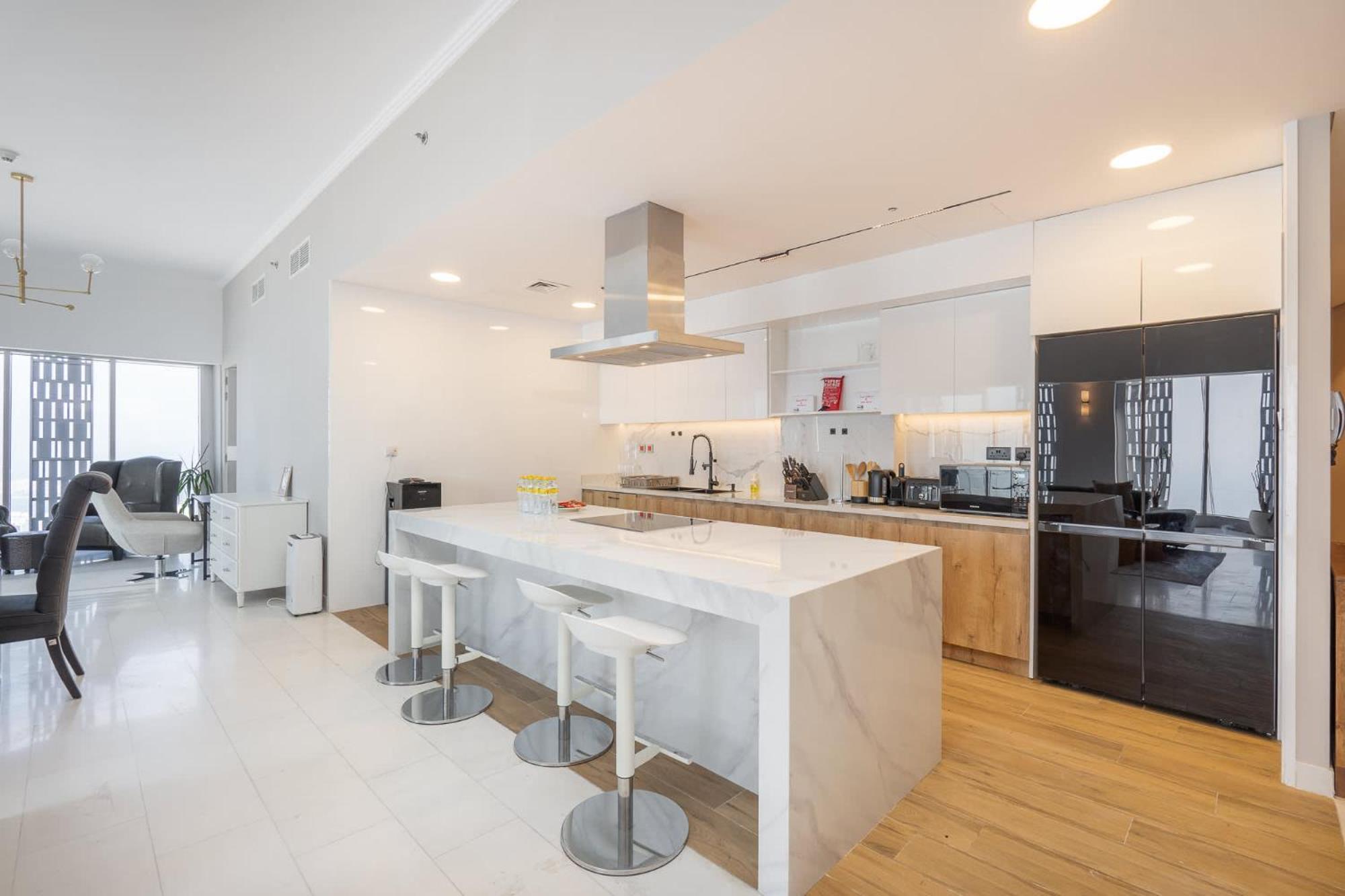 Apartment Luxury 4br In Marina With Stunning Palm Views