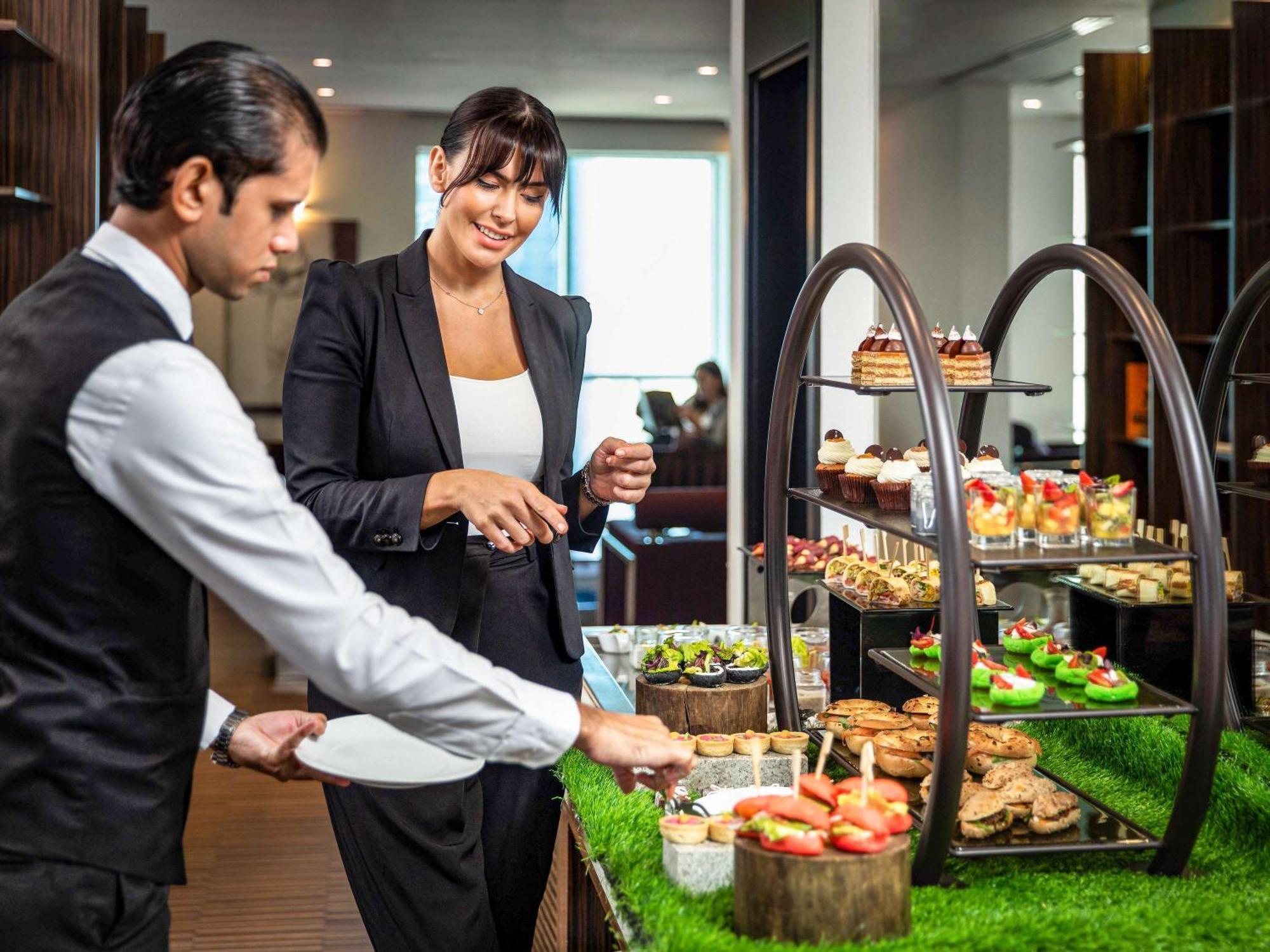 Pullman Jumeirah Lakes Towers 5*