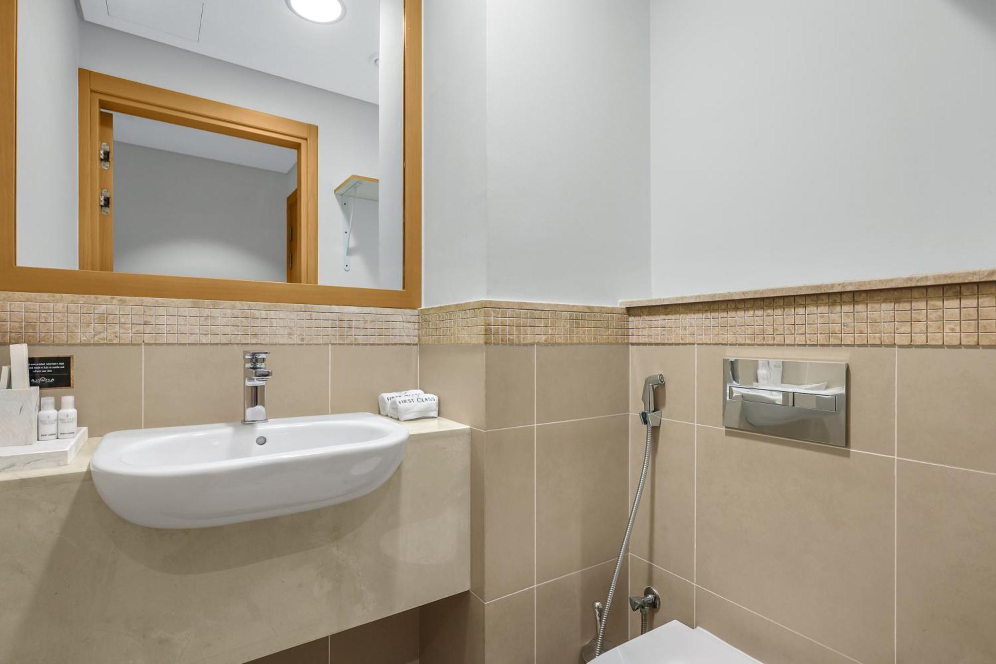 First Class 1br With Skyline View * Dubai