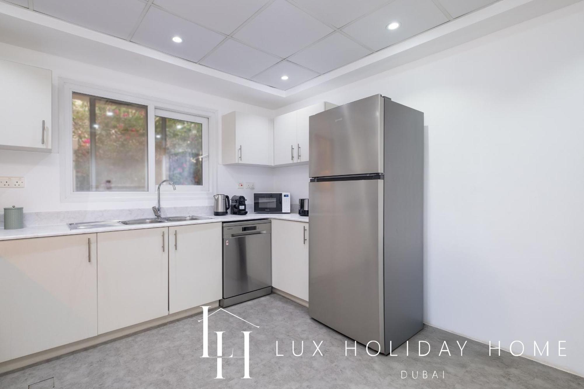 Lux The Meadows 5 Bed