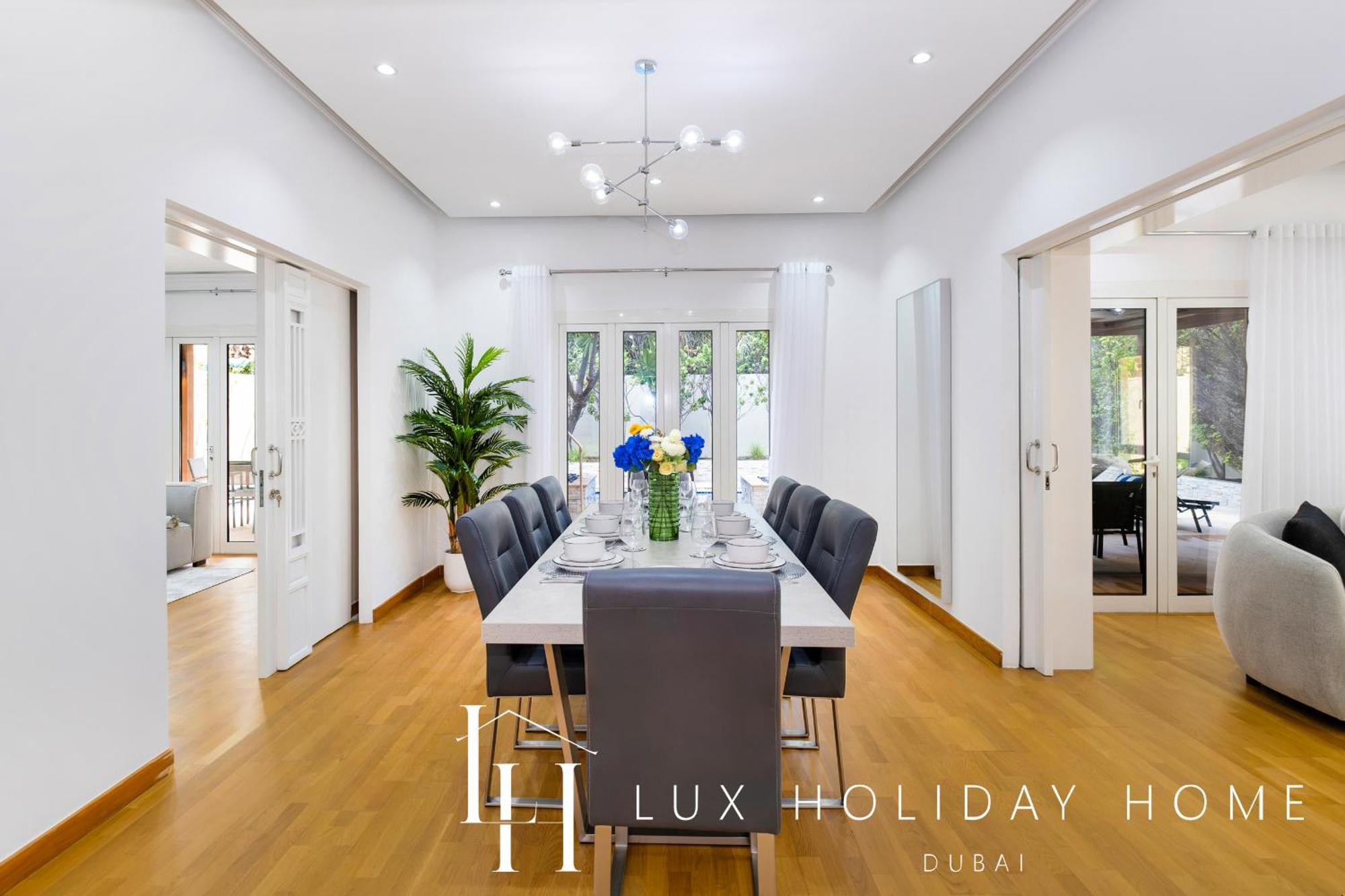 Lux The Meadows 5 Bed