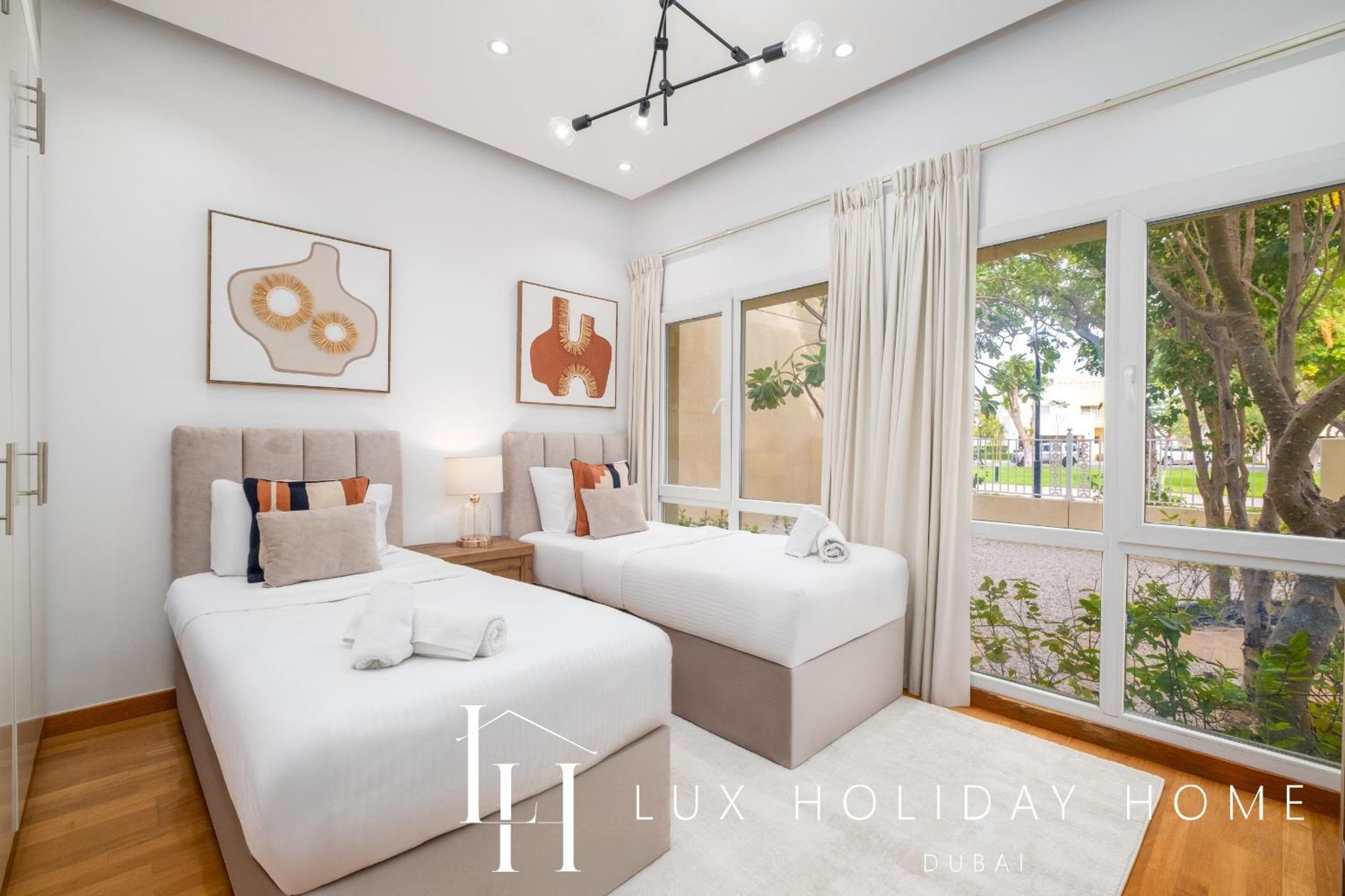 Lux The Meadows 5 Bed Villa