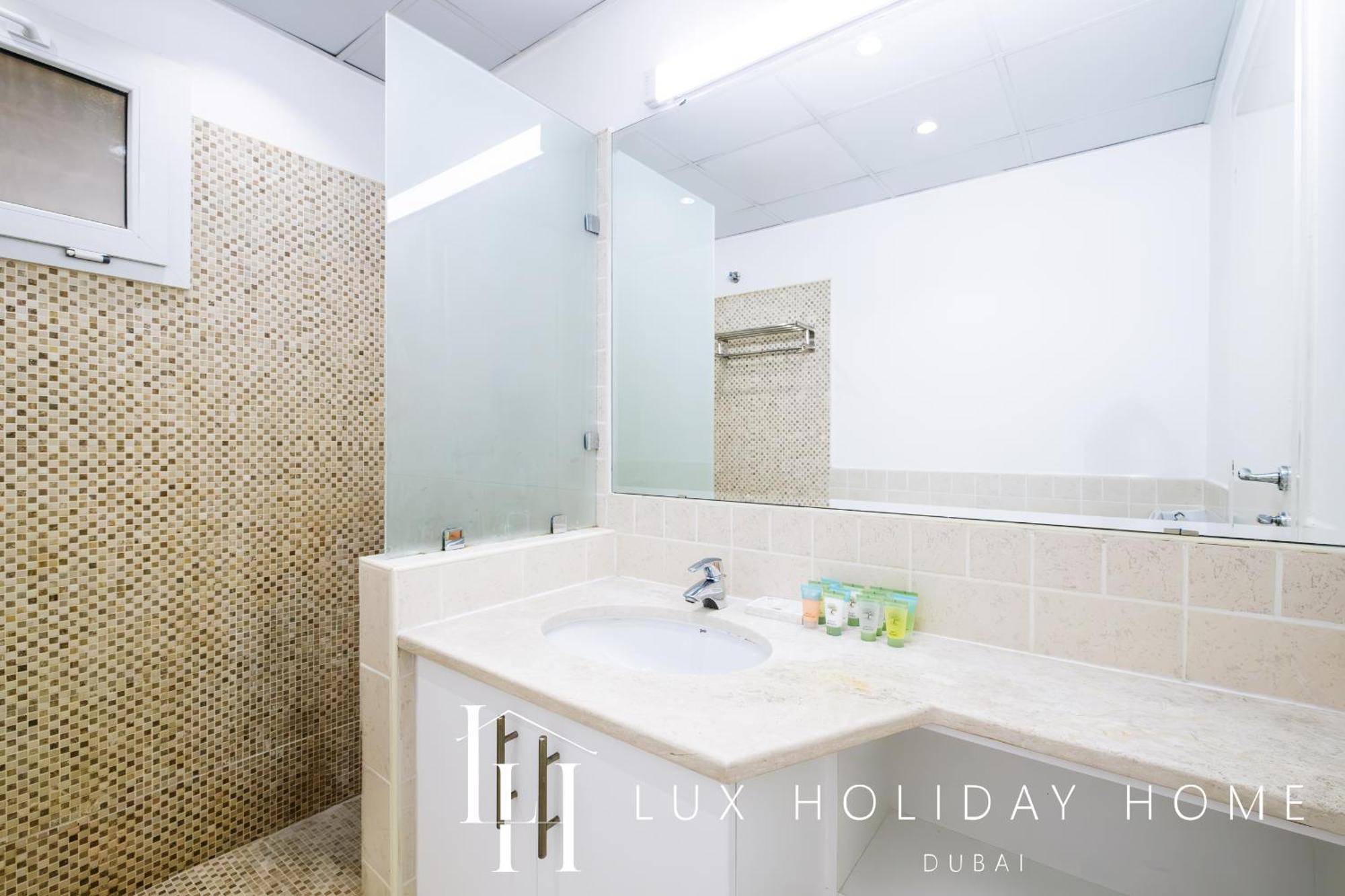Lux The Meadows 5 Bed Villa *