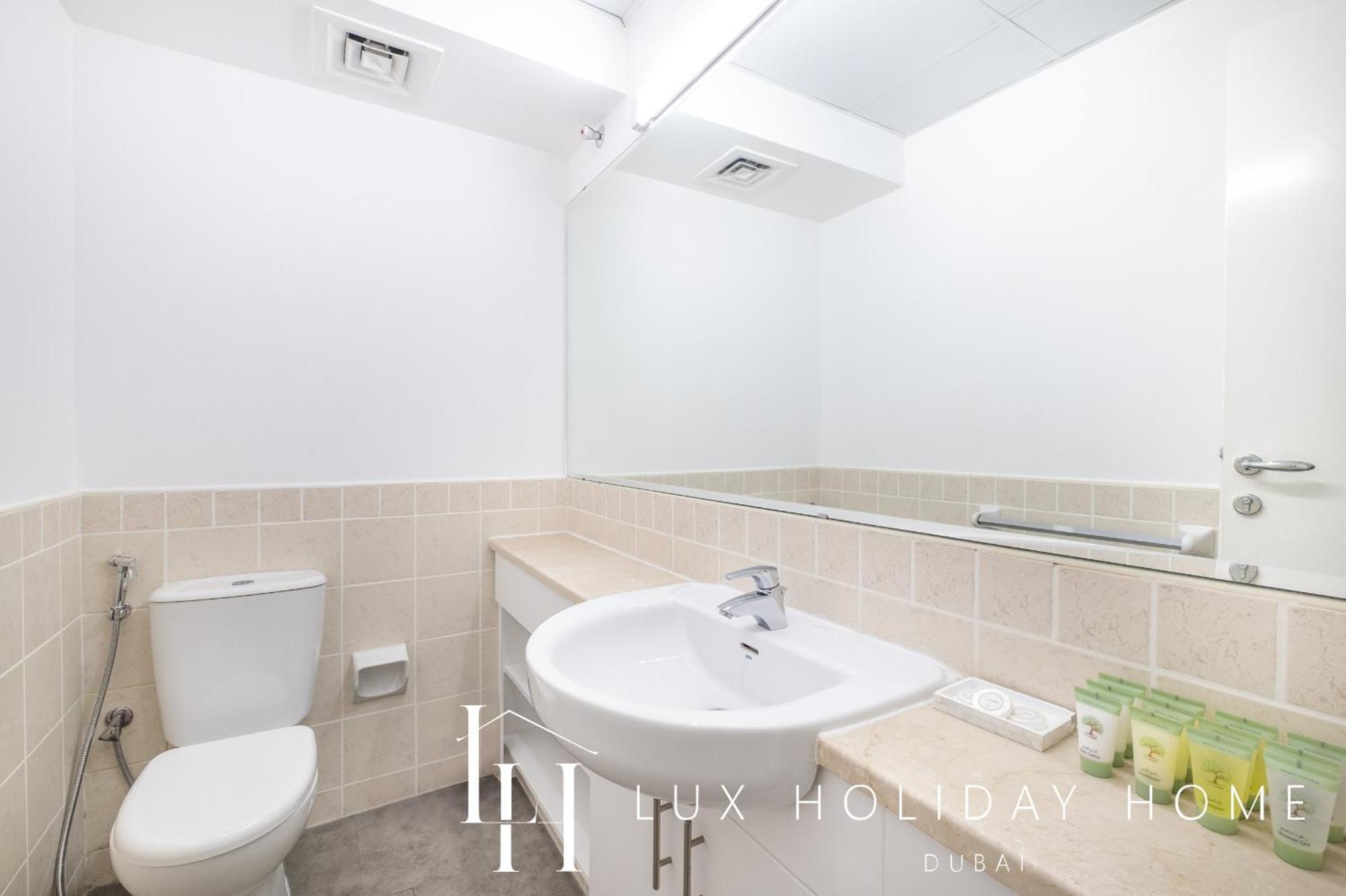Lux The Meadows 5 Bed
