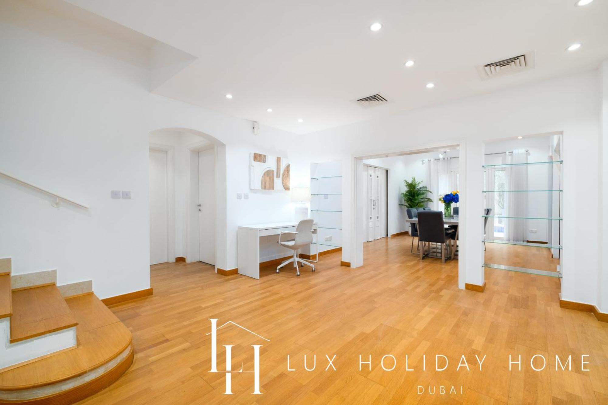 Villa Lux The Meadows 5 Bed *