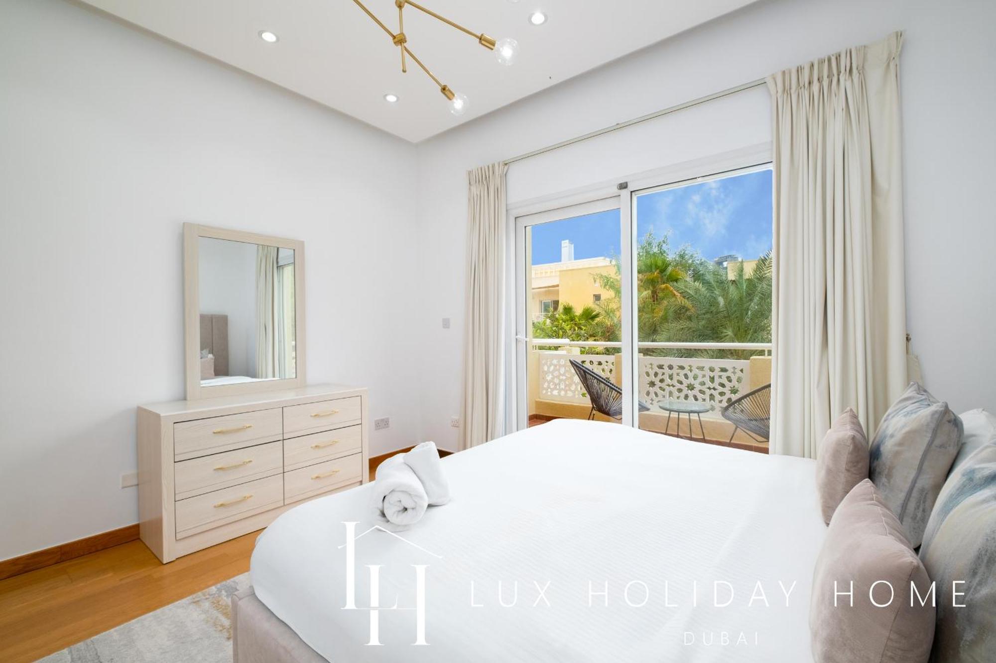 Lux The Meadows 5 Bed * Dubai