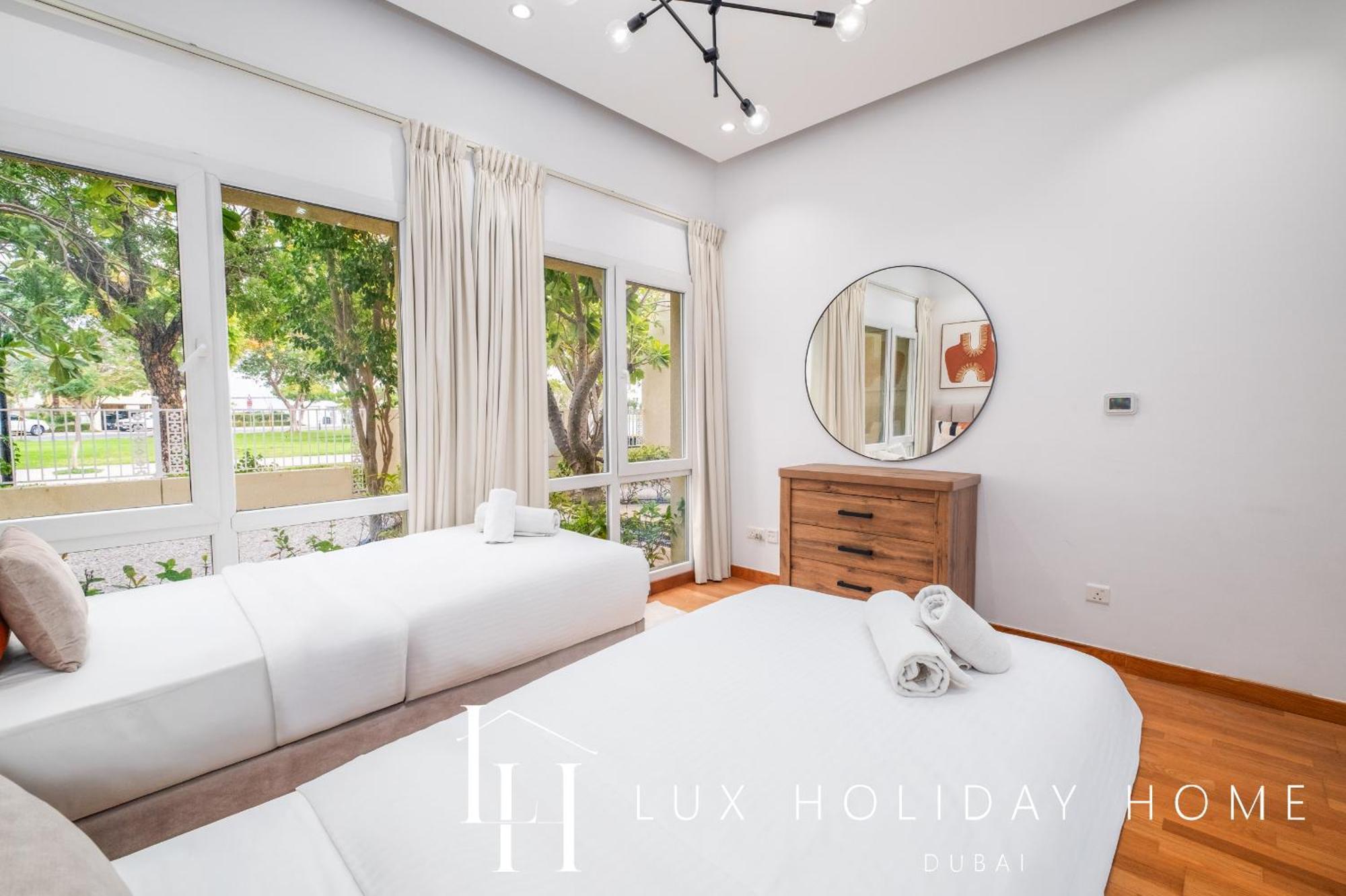 Lux The Meadows 5 Bed Villa