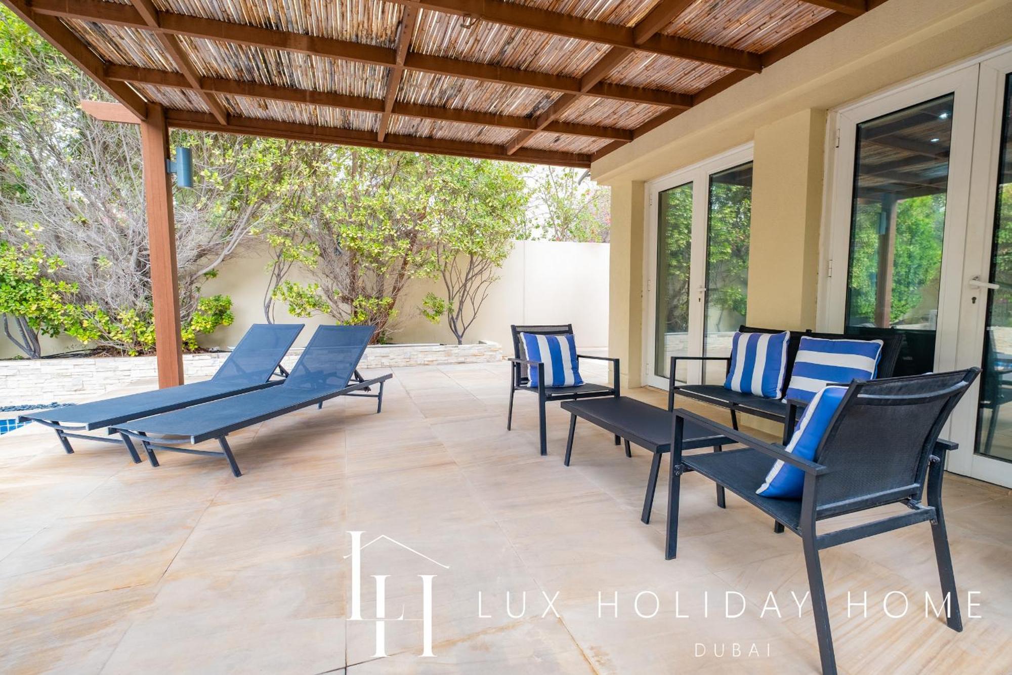 Lux The Meadows 5 Bed