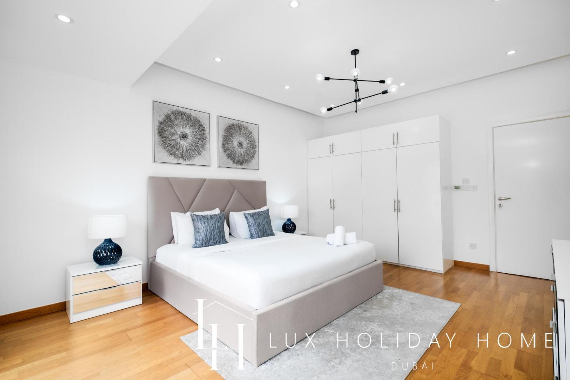Lux The Meadows 5 Bed Villa