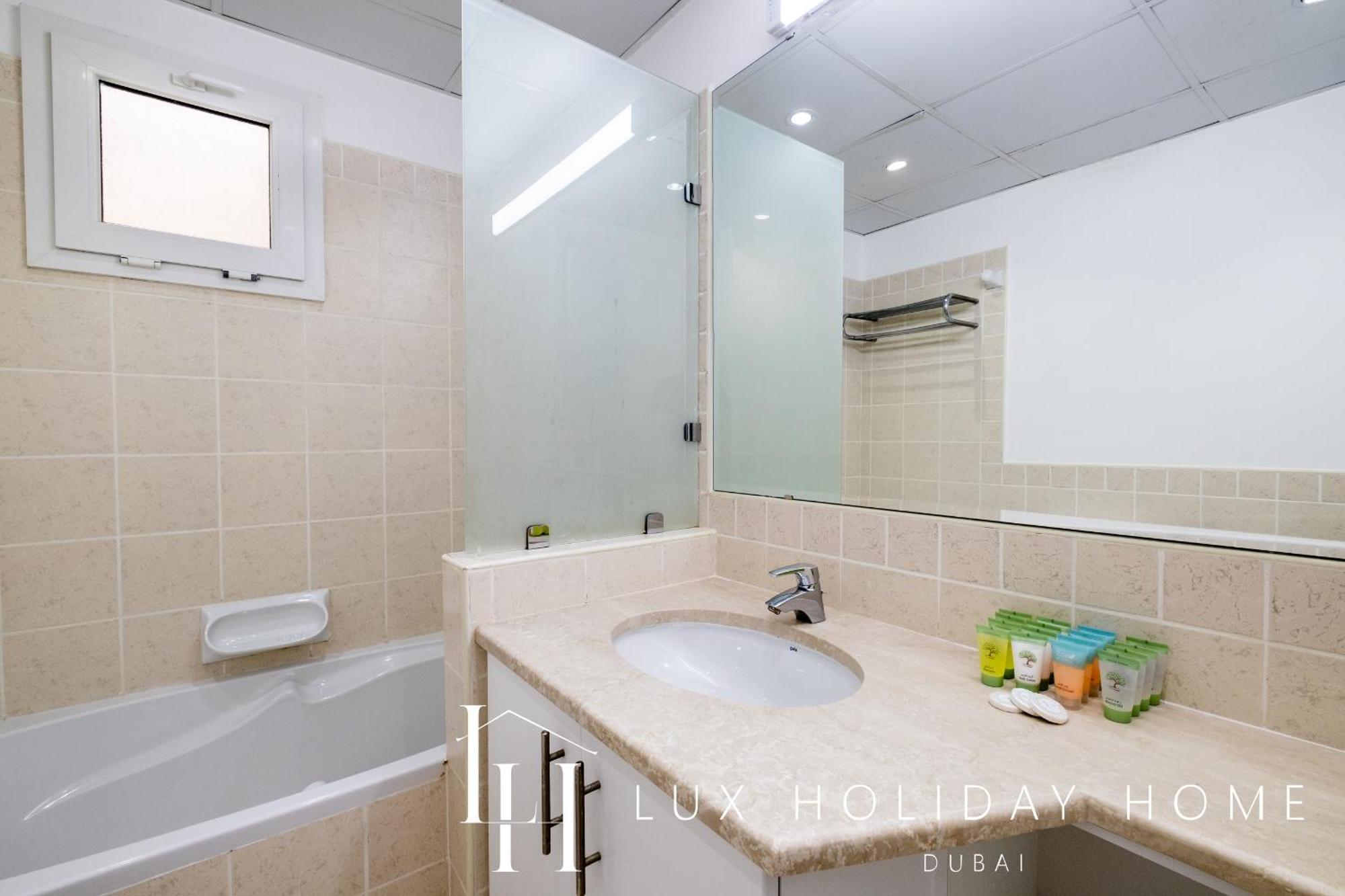 Villa Lux The Meadows 5 Bed *