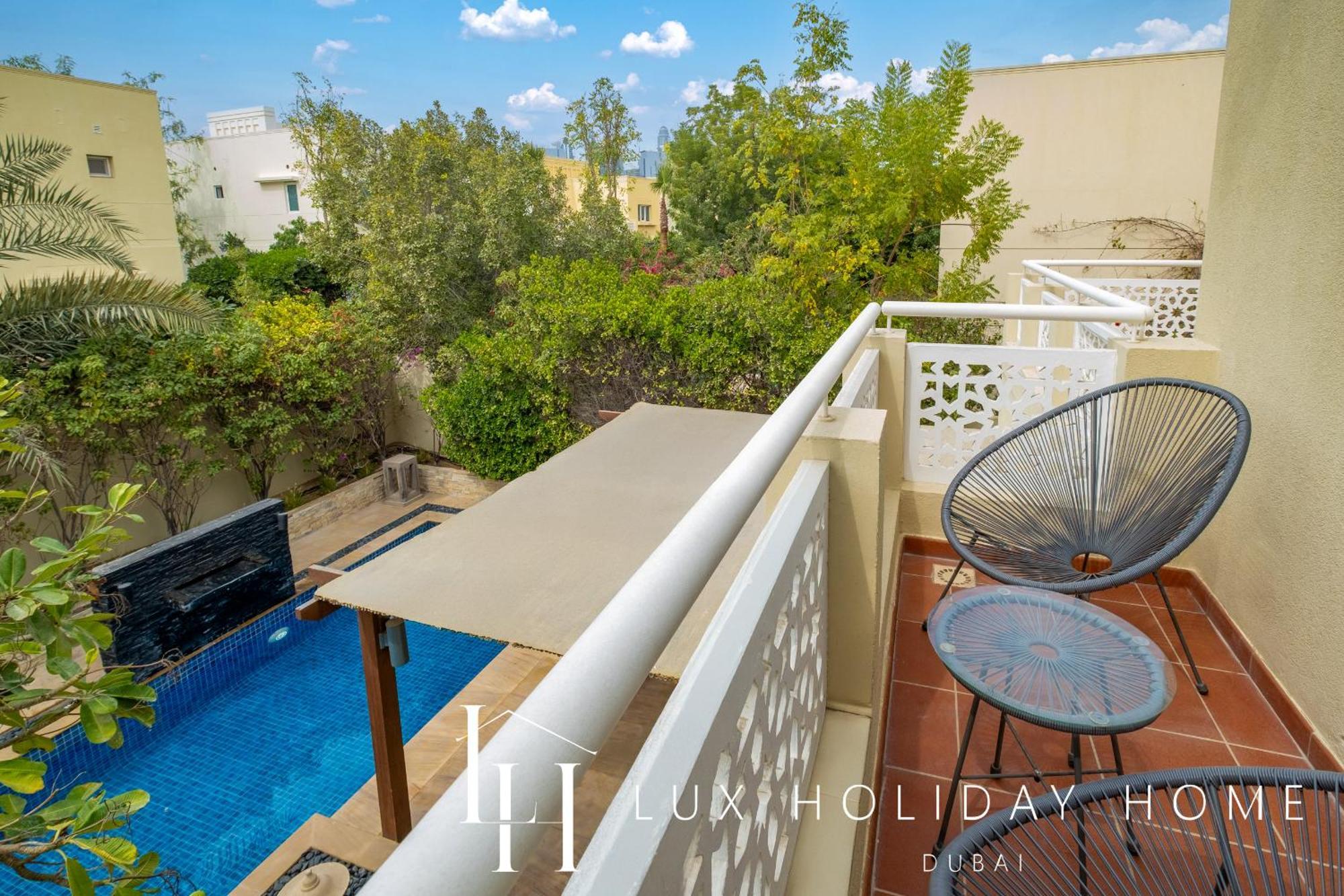 Lux The Meadows 5 Bed *