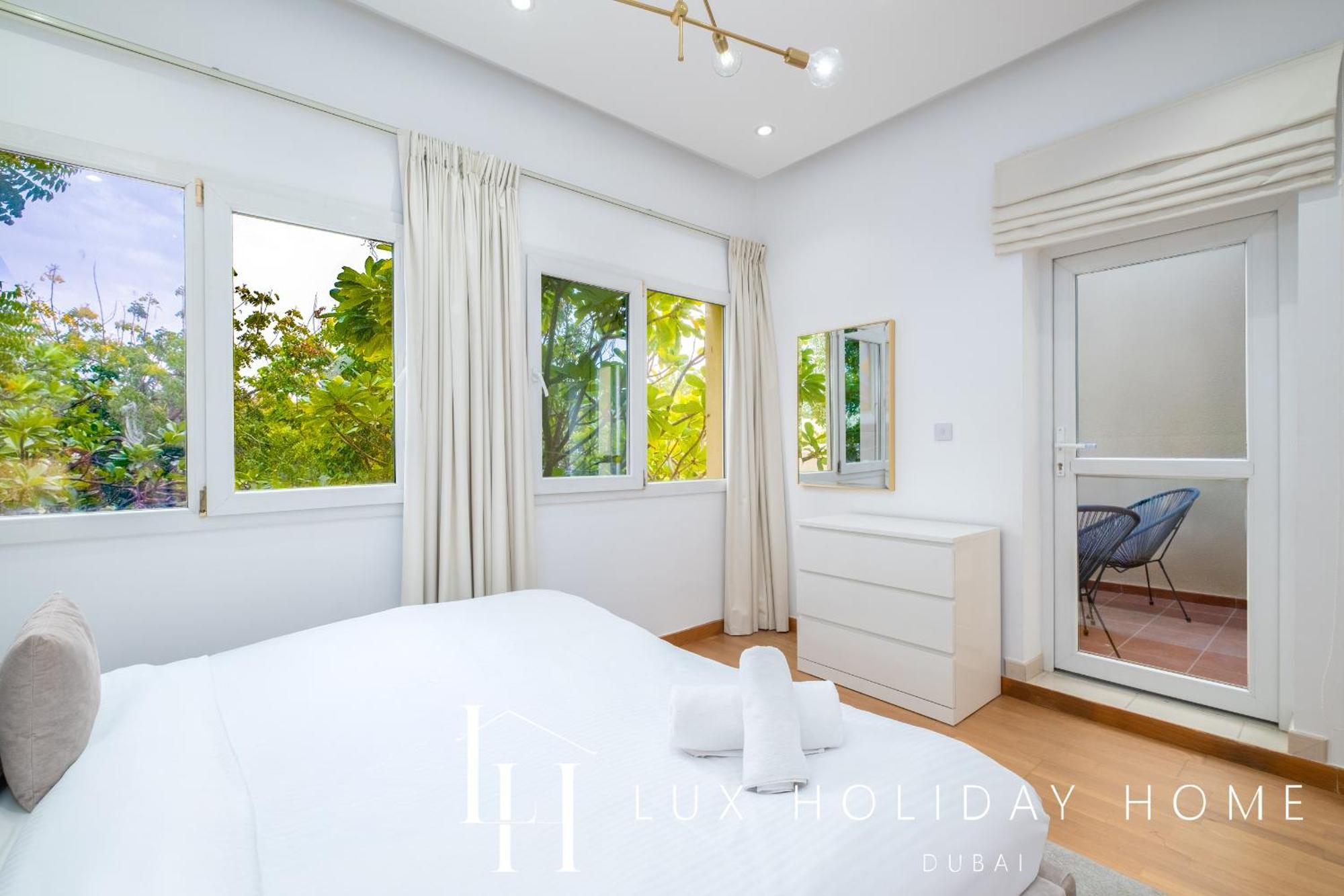 Lux The Meadows 5 Bed Dubai