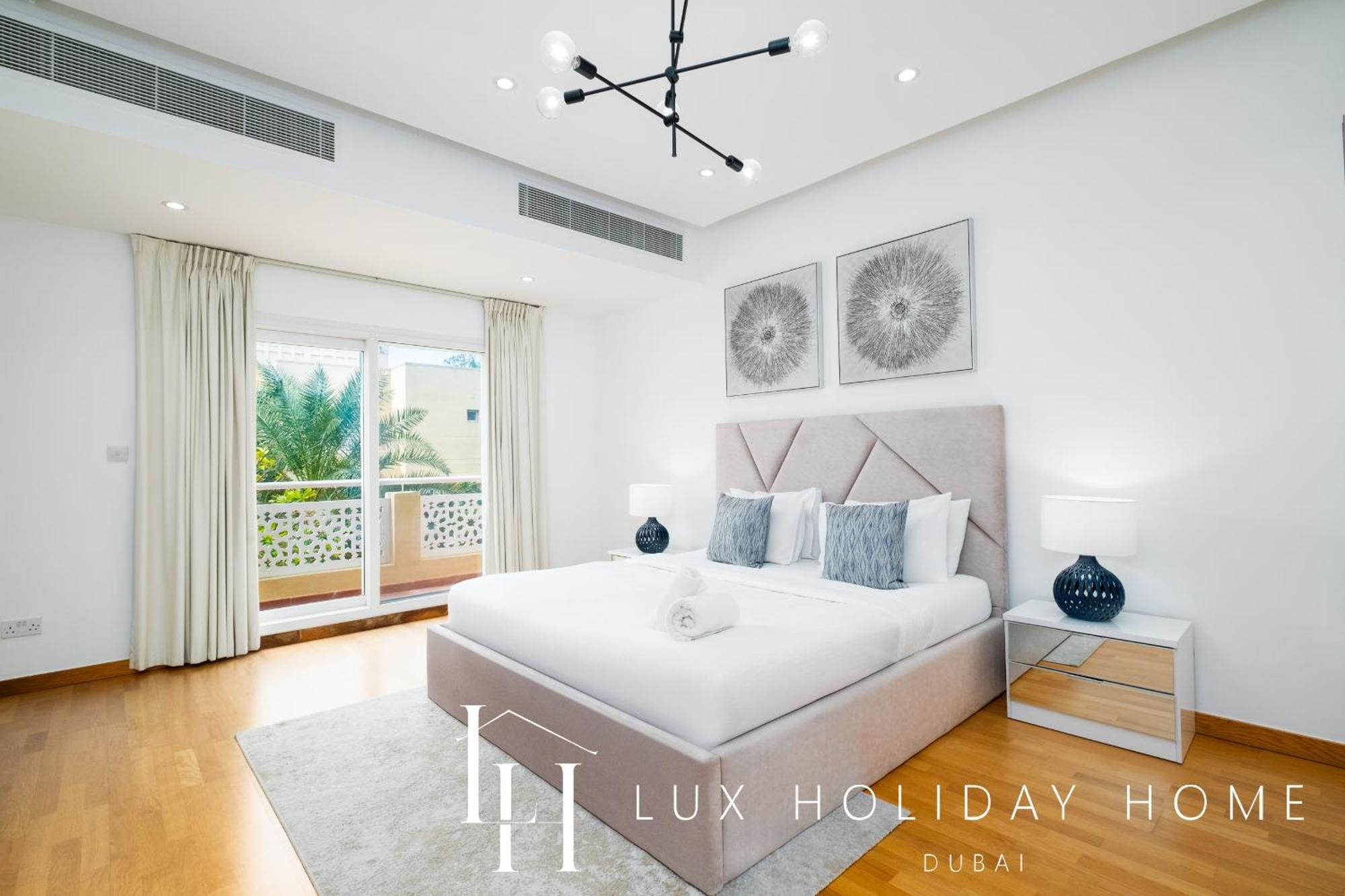 Lux The Meadows 5 Bed Villa