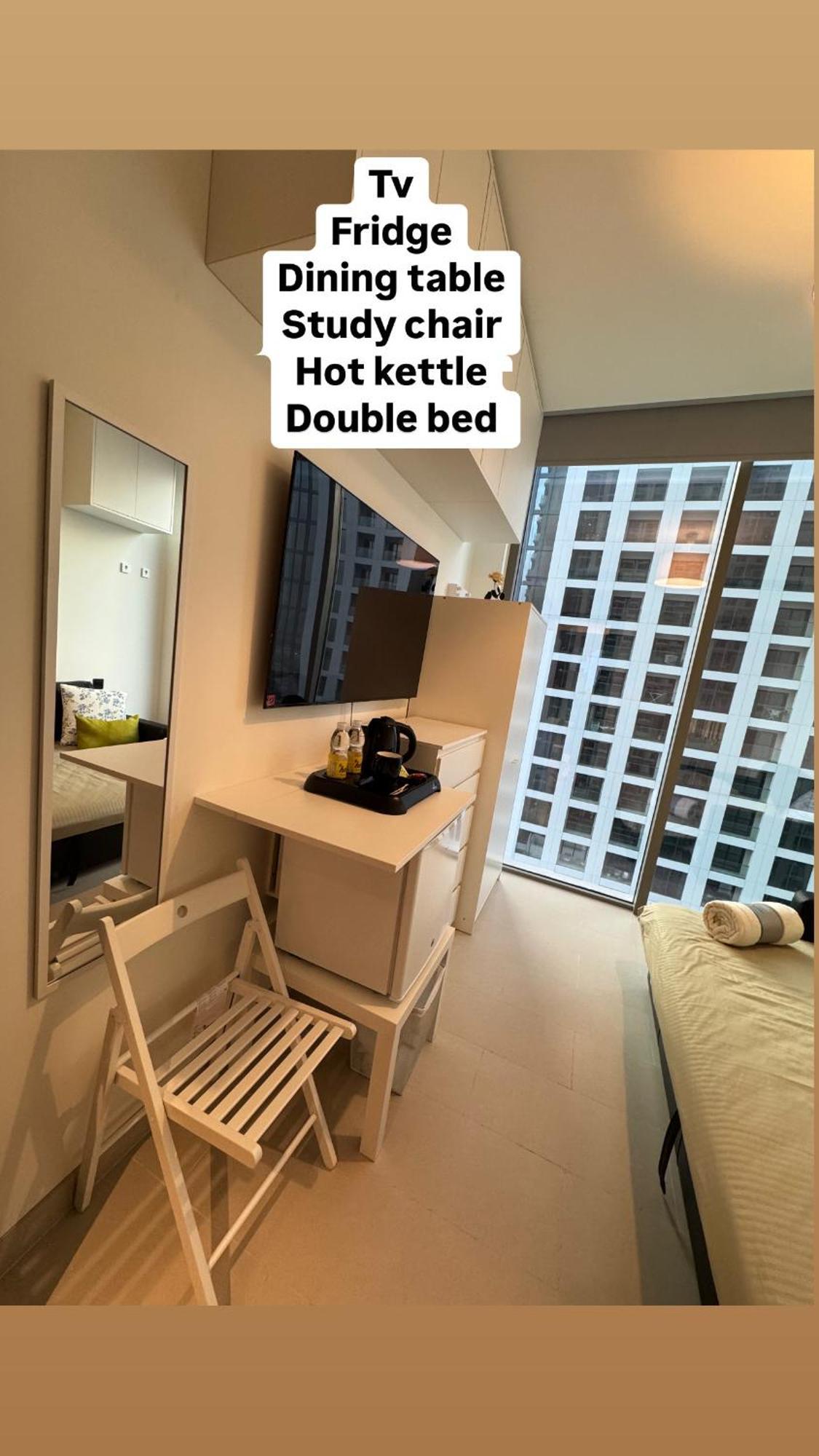 Private Room Of A Residential Tower For 1 Lady Pool & Downtown View & Parking Homestay