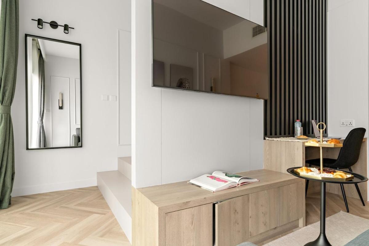 Downtown By Burj Khalifa & Mall Apartment