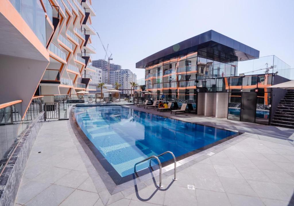 Binghatti Gate - Cosy Two Bedroom Dubai