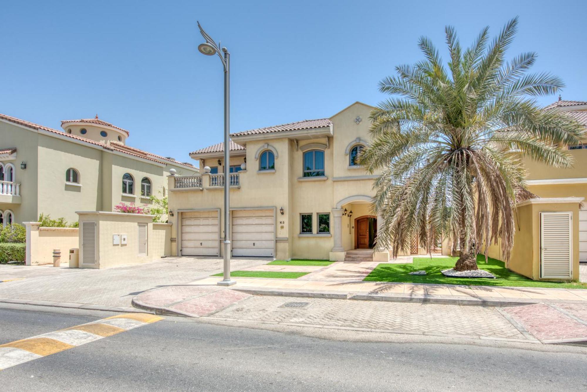 Luxurious With Access & Private Pool Villa Dubai