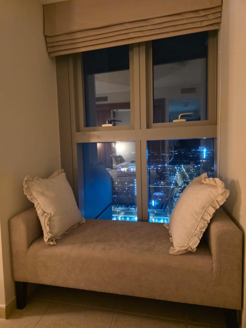 28 * Dubai