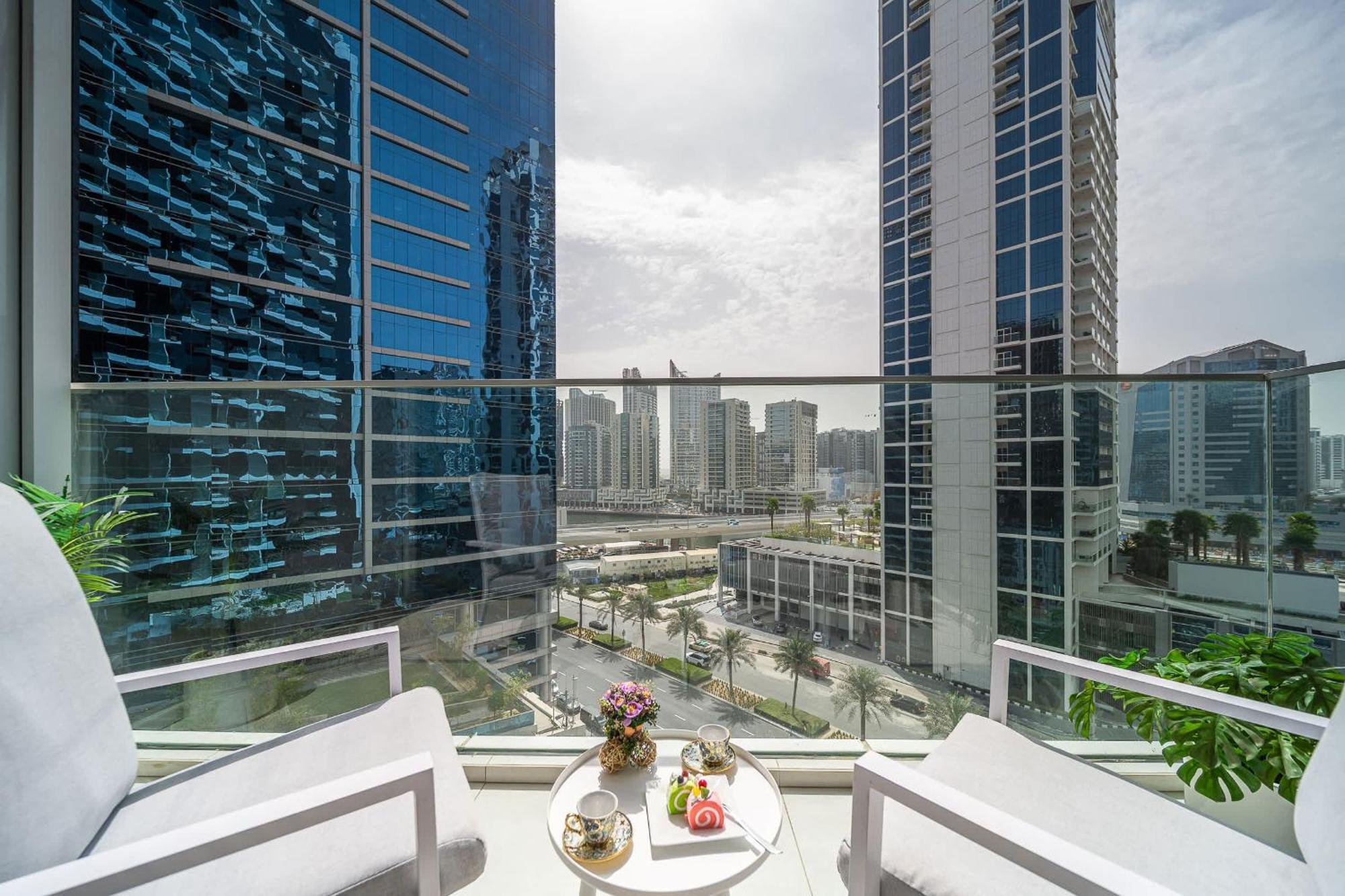 Airstay - Vibrant With Canal Views - Near Burj Khalifa - Monthly Offer Available Dubai