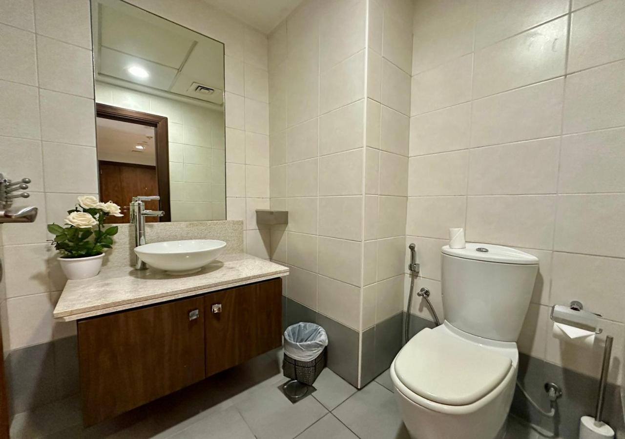 Stylish 1br In Executive Tower Apartment *