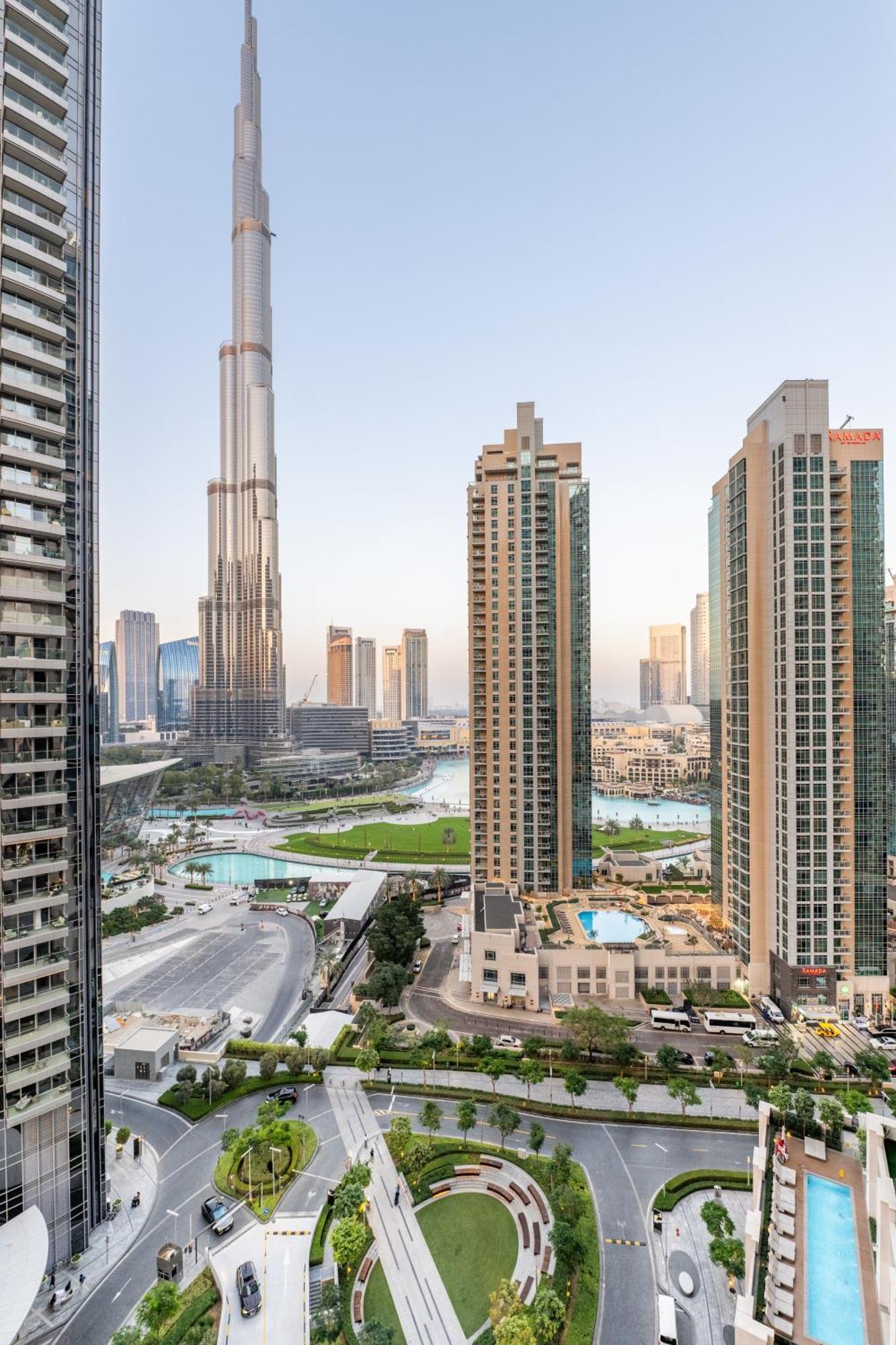 Luxury 4br With Hermes Touch & Burj Khalifa View Apartment *