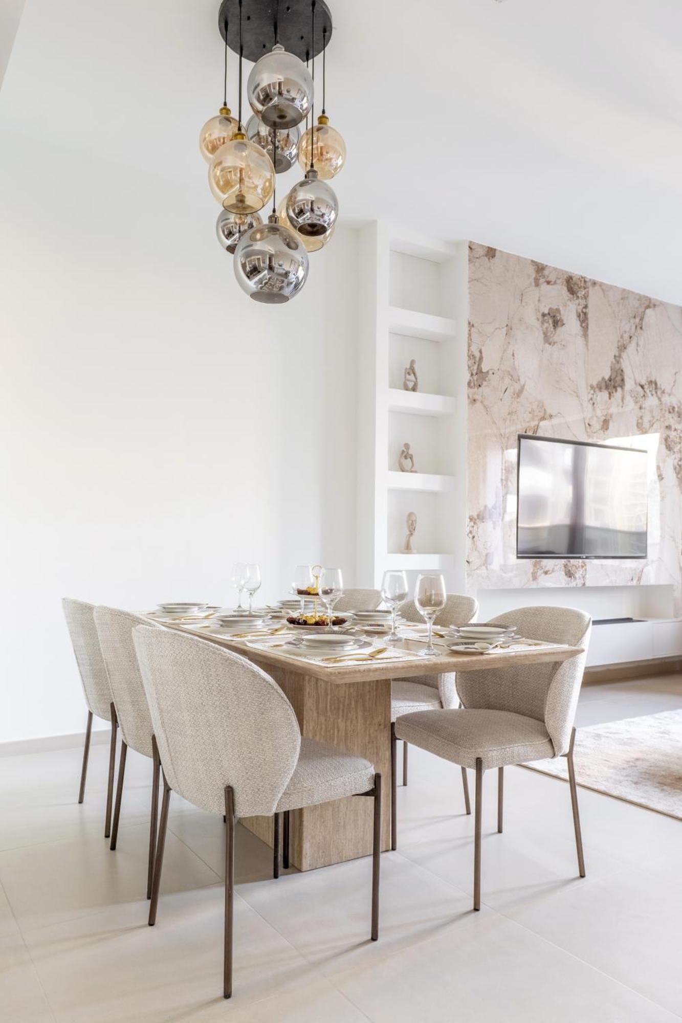 Luxury 4br With Hermes Touch & Burj Khalifa View Apartment *