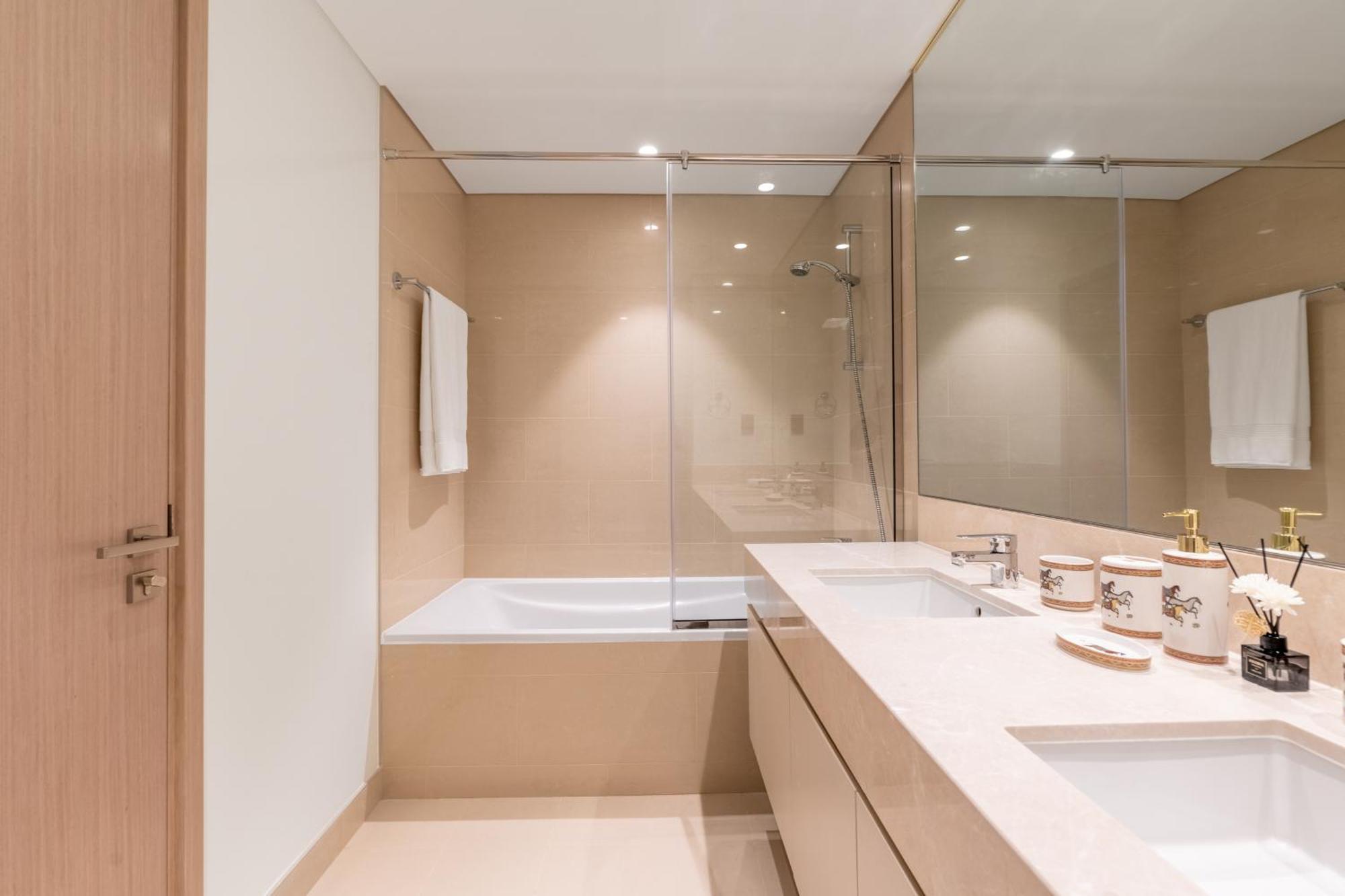 Luxury 4br With Hermes Touch & Burj Khalifa View *