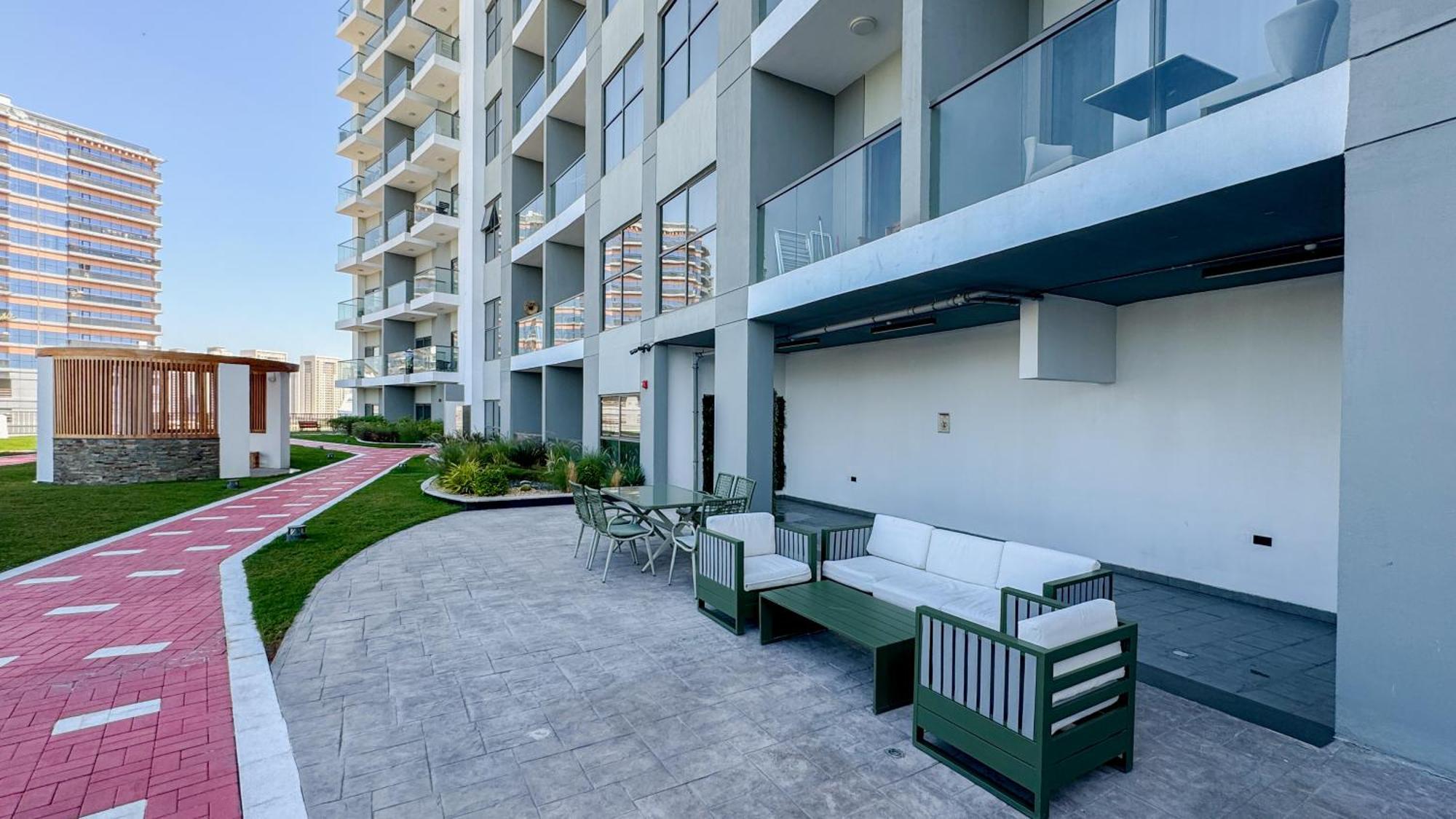 Modern With Amenities Ideal Location *