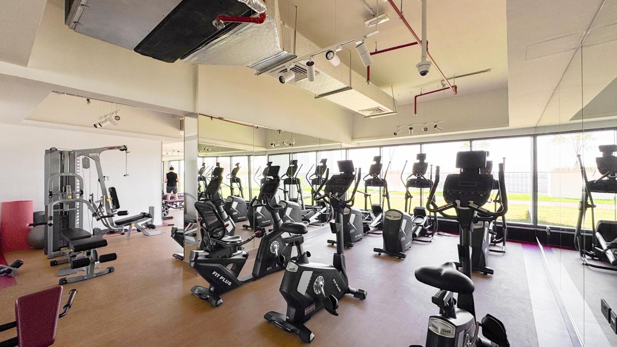 Modern With Amenities Ideal Location *