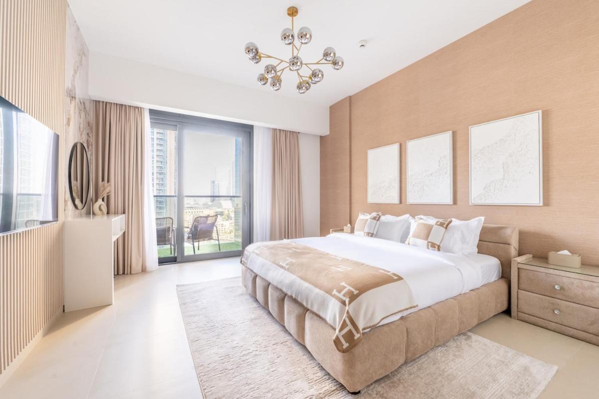 Luxury 4br With Hermes Touch & Burj Khalifa View Apartment