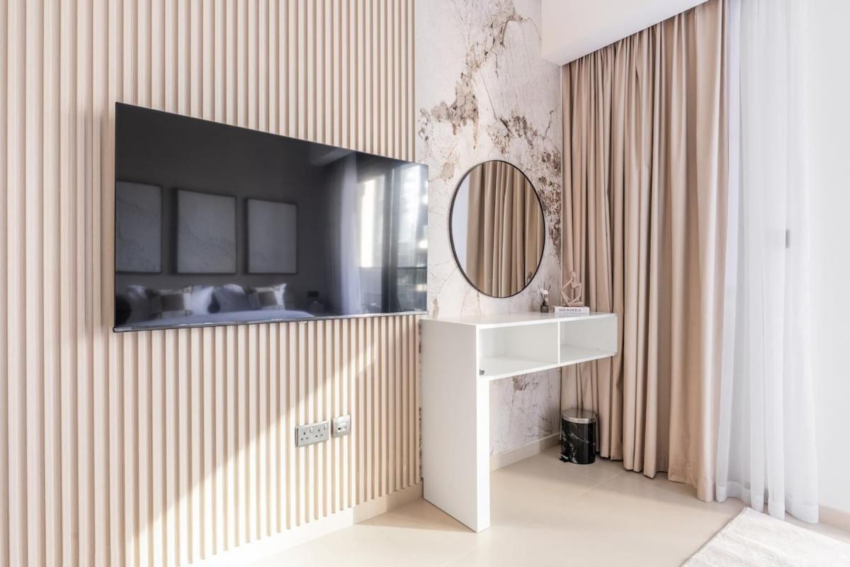 Luxury 4br With Hermes Touch & Burj Khalifa View Apartment Dubai