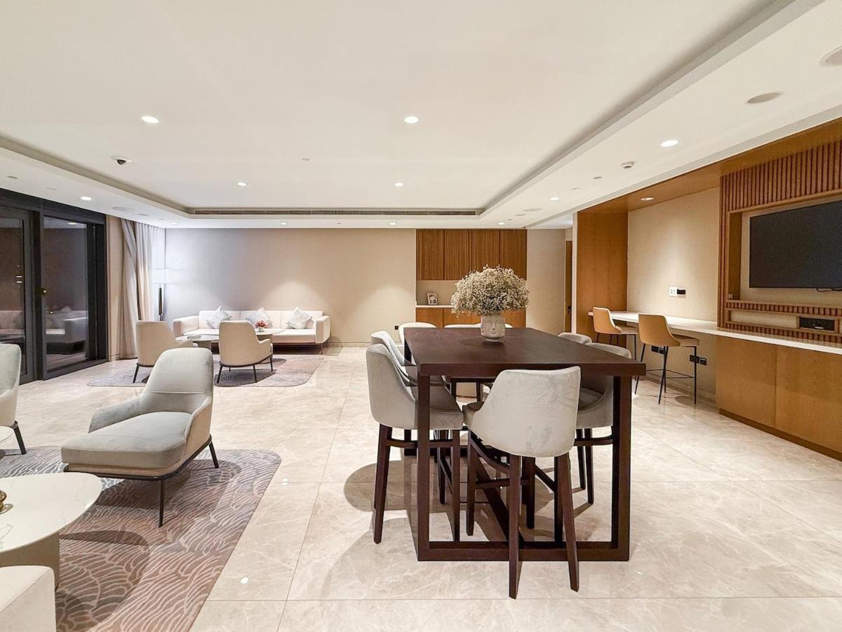 Luxury 4br With Hermes Touch & Burj Khalifa View Apartment *