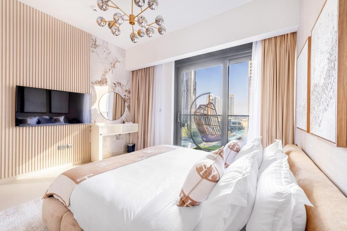 Luxury 4br With Hermes Touch & Burj Khalifa View Apartment Dubai