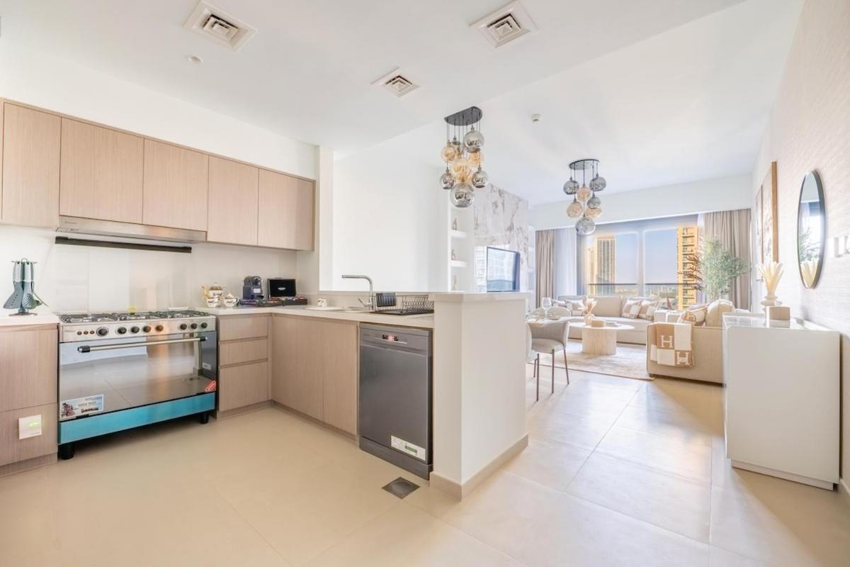Luxury 4br With Hermes Touch & Burj Khalifa View Apartment Dubai