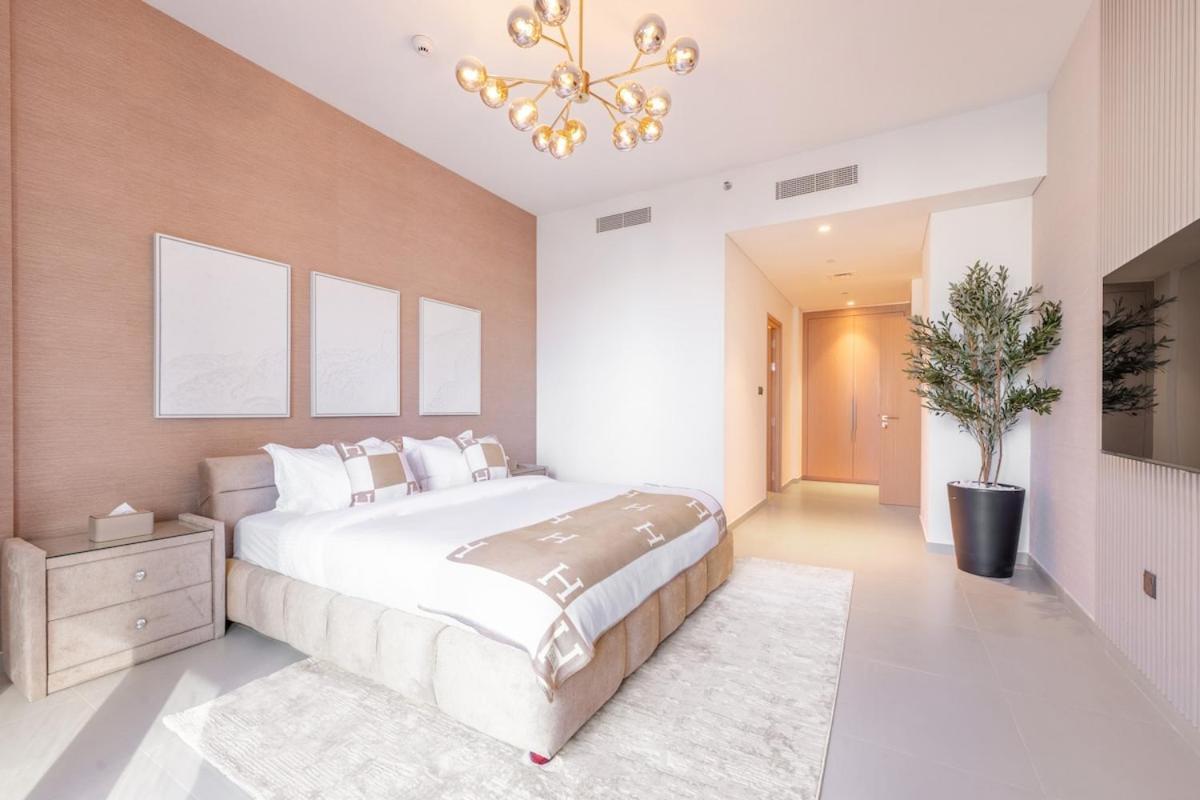 Luxury 4br With Hermes Touch & Burj Khalifa View *