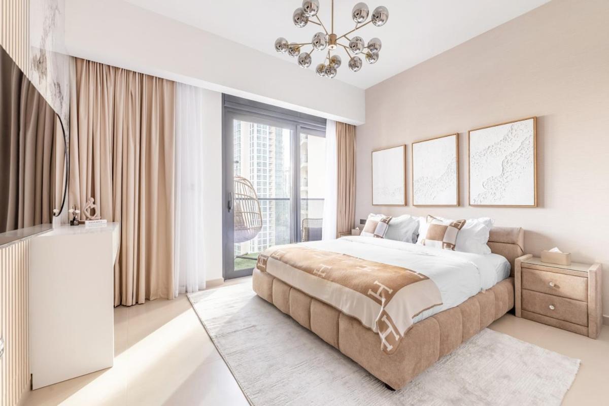 Luxury 4br With Hermes Touch & Burj Khalifa View Apartment
