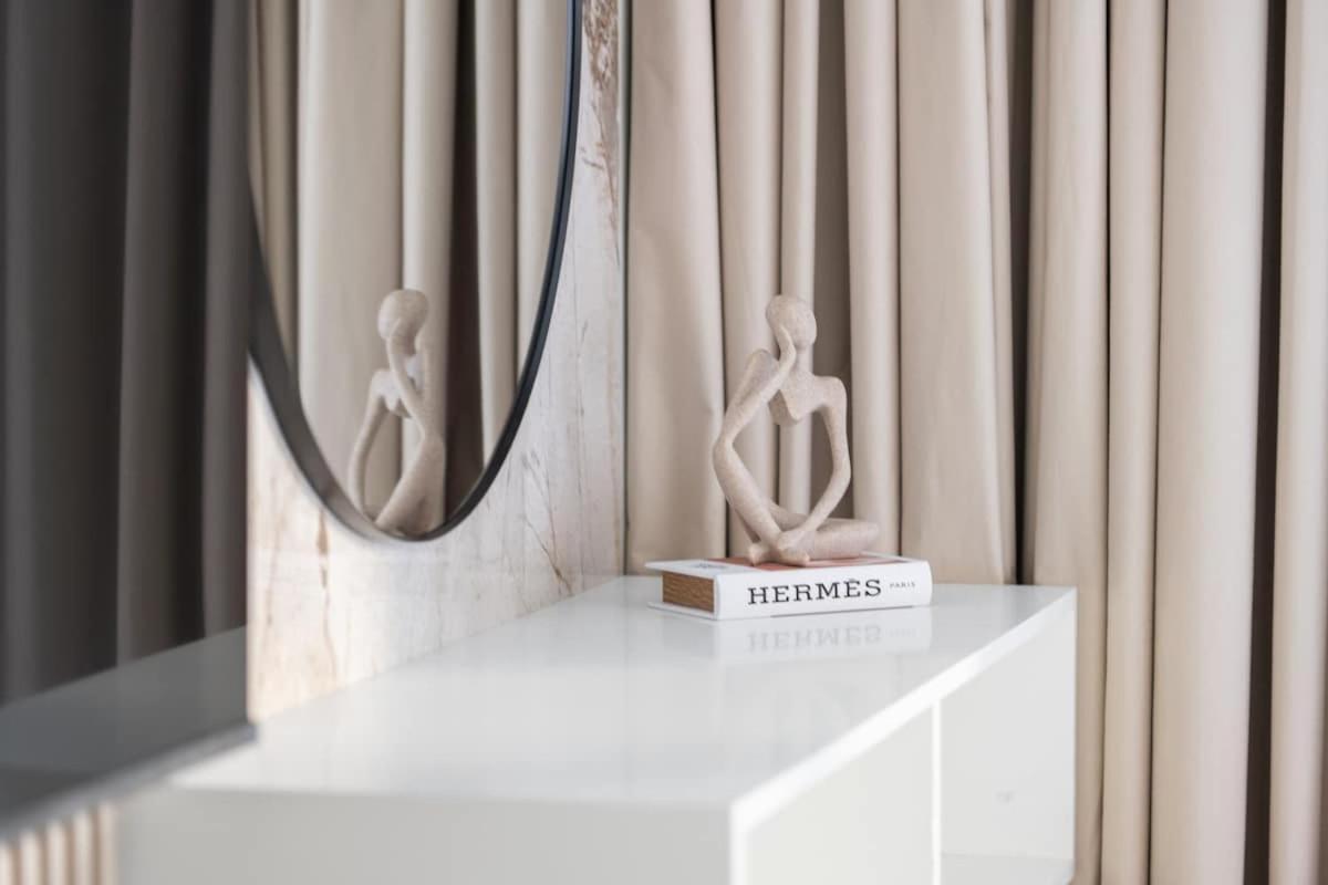 Luxury 4br With Hermes Touch & Burj Khalifa View