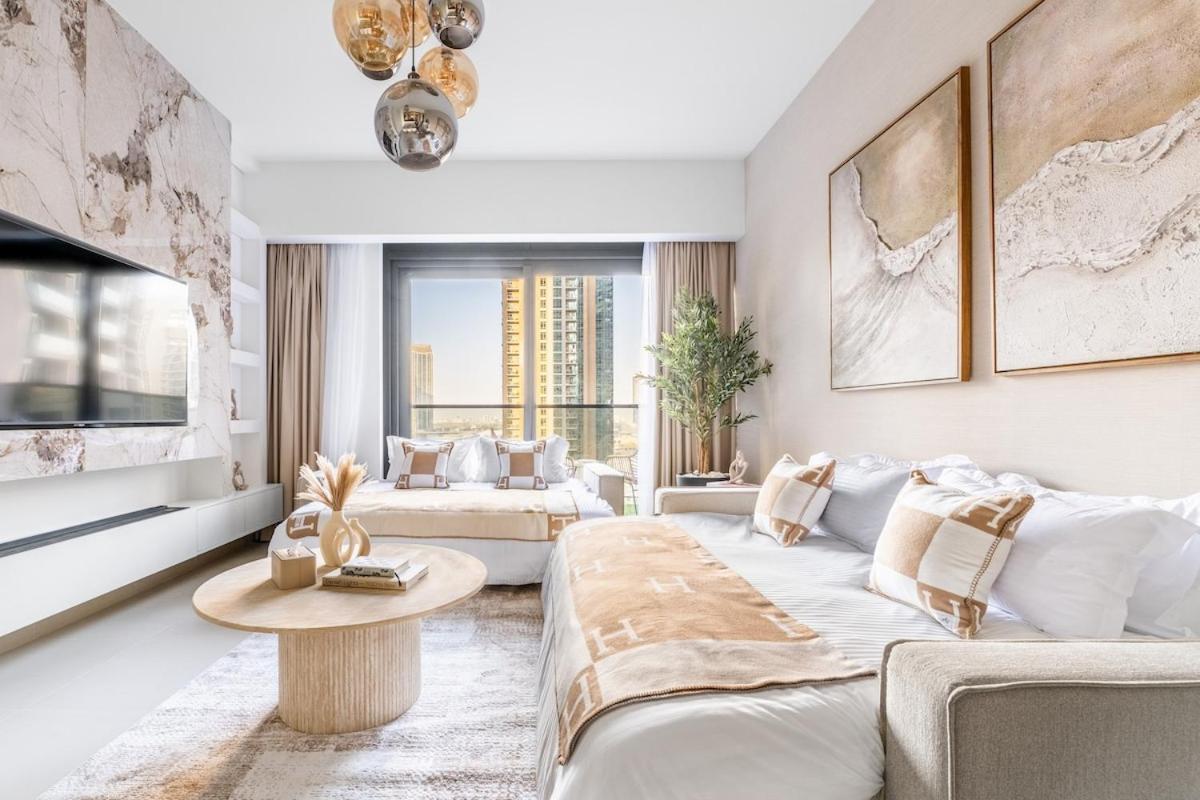 Luxury 4br With Hermes Touch & Burj Khalifa View Apartment *