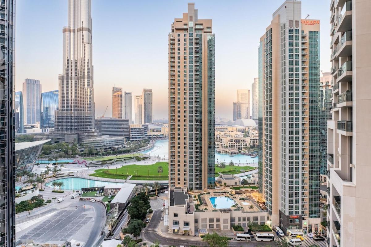 Luxury 4br With Hermes Touch & Burj Khalifa View Apartment *