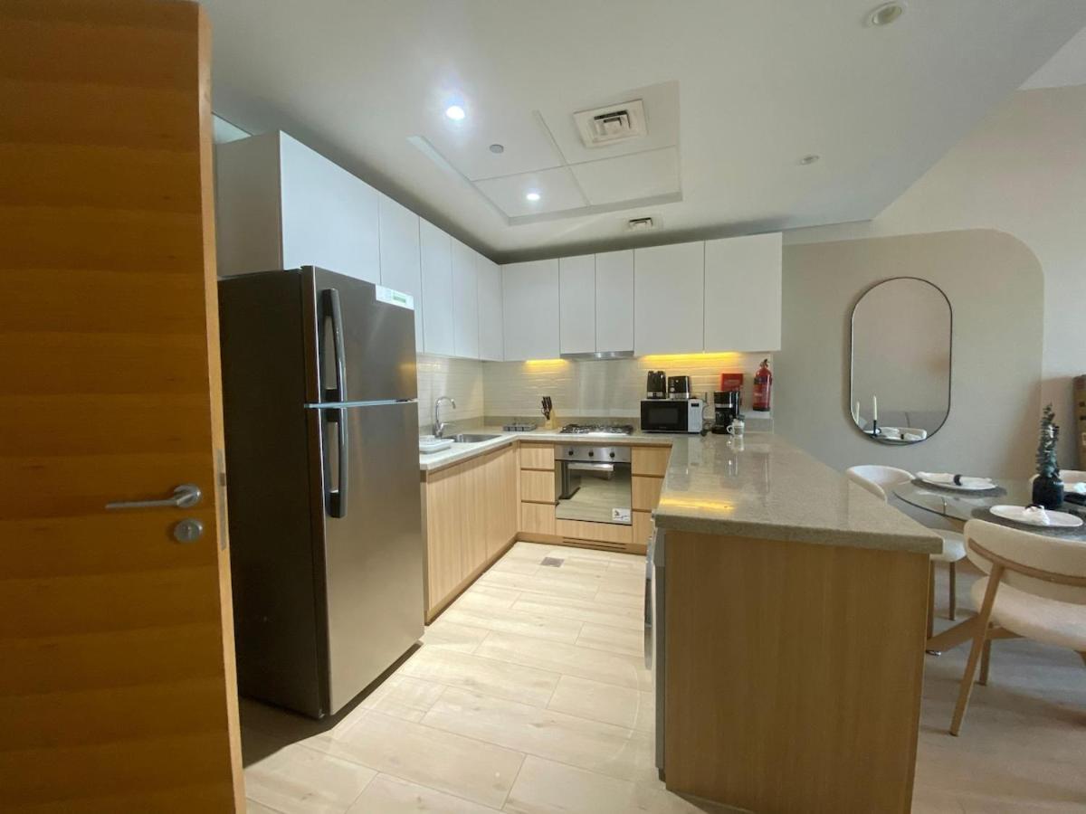 Apartment Two-bedroom With Prime Metro Access Dubai