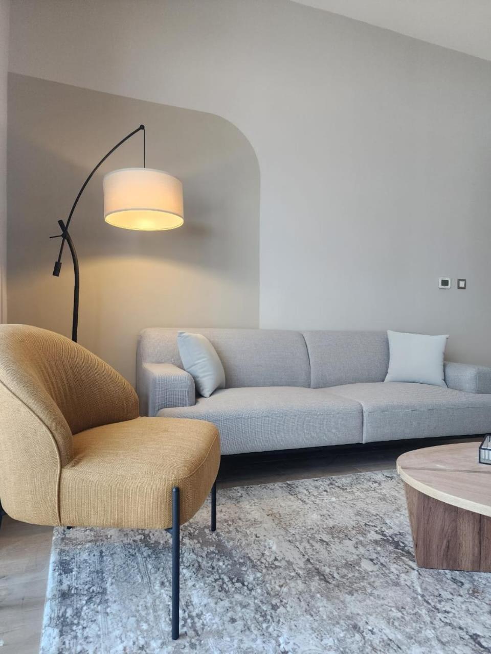 Two-bedroom With Prime Metro Access Apartment