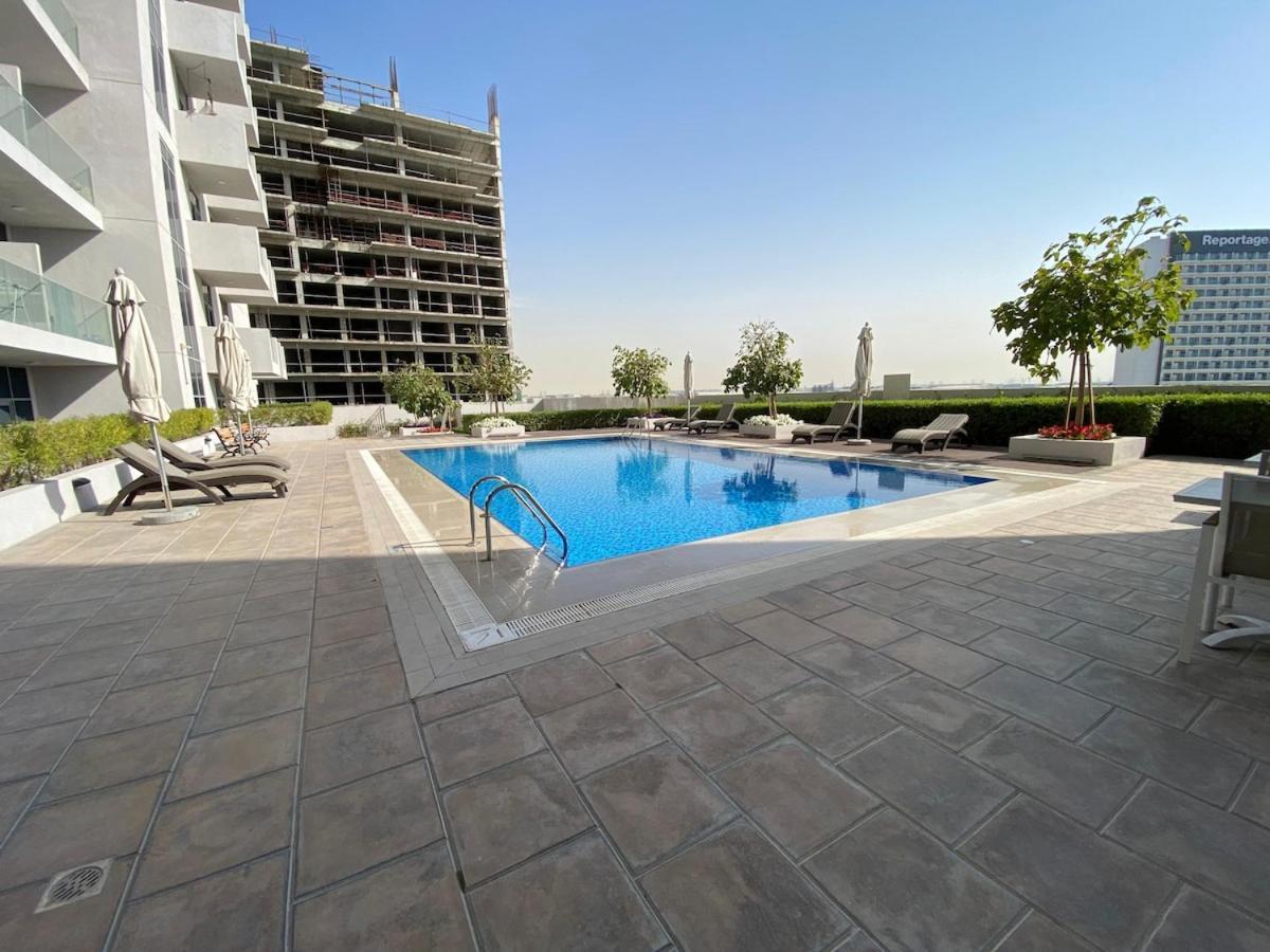 Apartment Two-bedroom With Prime Metro Access