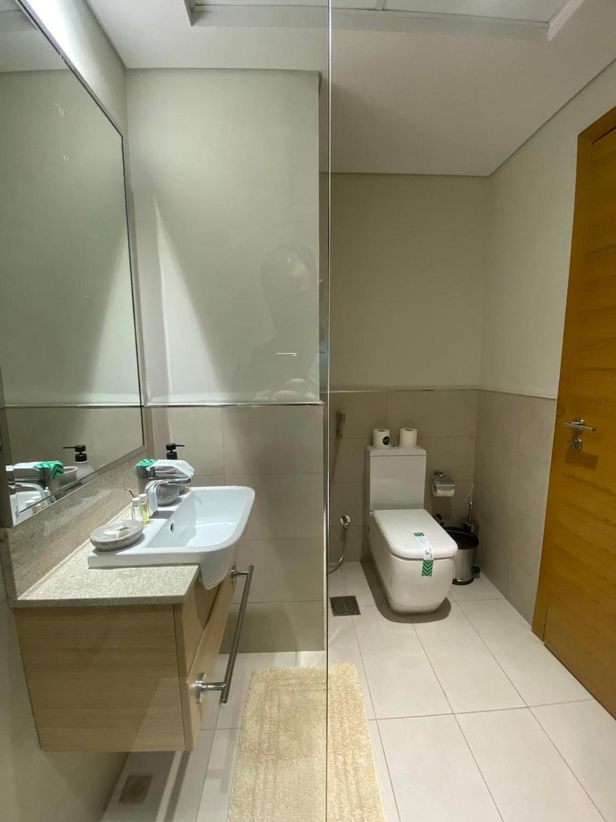 Apartment Two-bedroom With Prime Metro Access Dubai