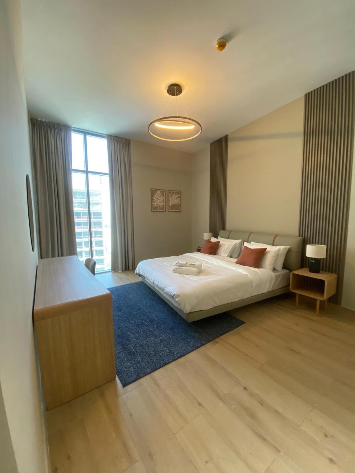 Two-bedroom With Prime Metro Access