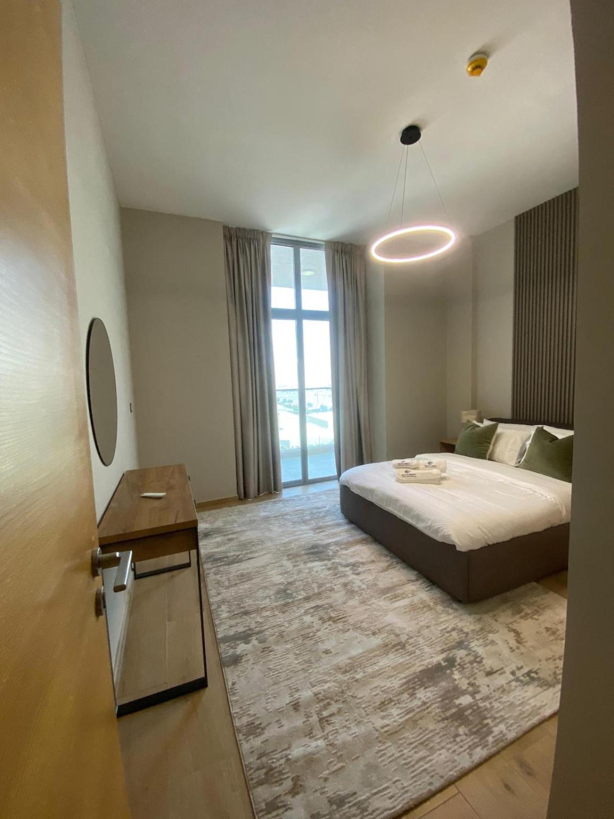 Apartment Two-bedroom With Prime Metro Access