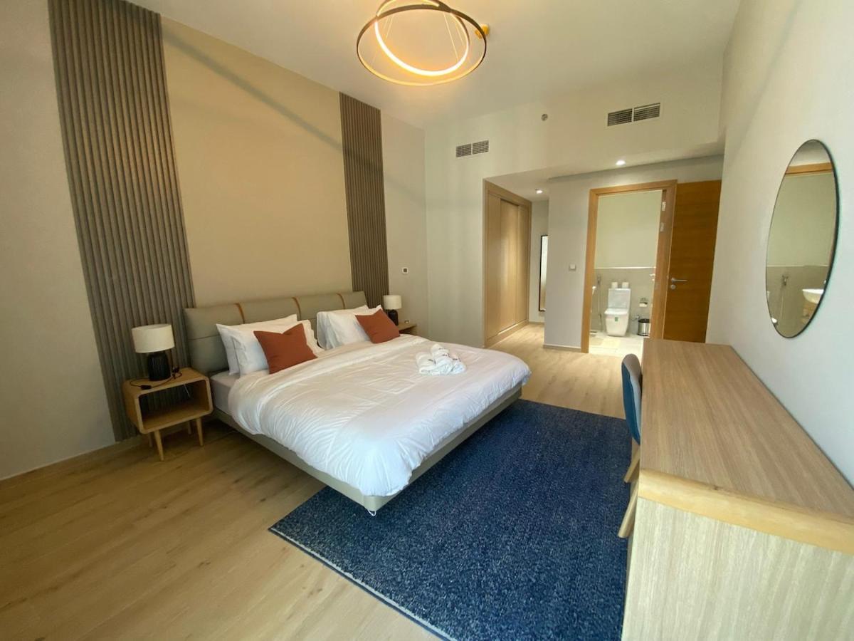 Apartment Two-bedroom With Prime Metro Access Dubai