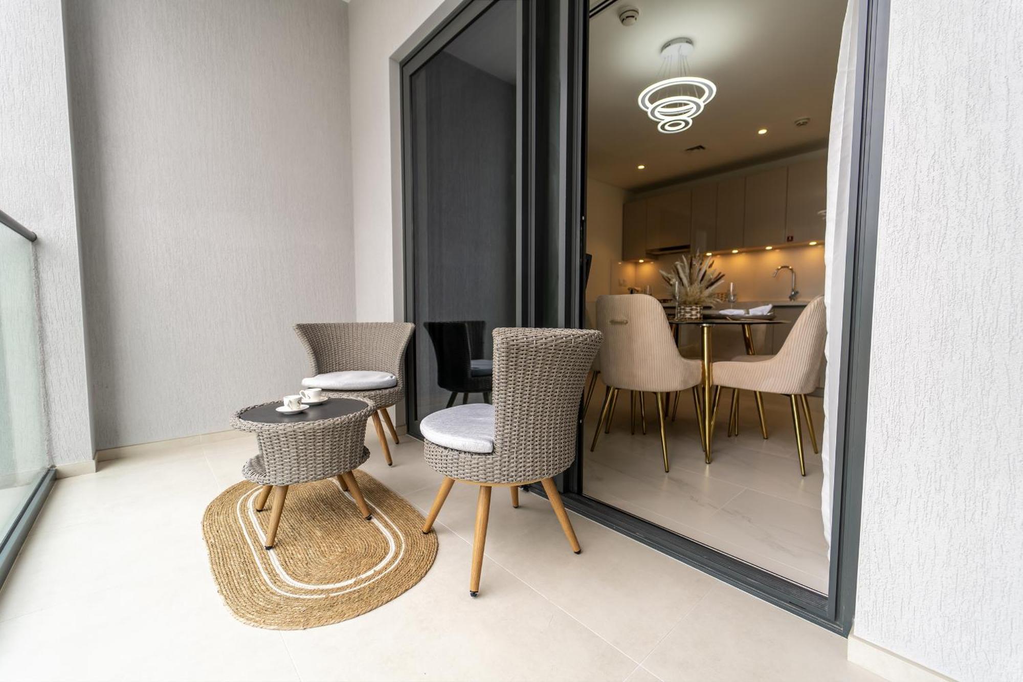 Modern 1br In Creek Vistas Grande, Burj Khalifa View Dubai